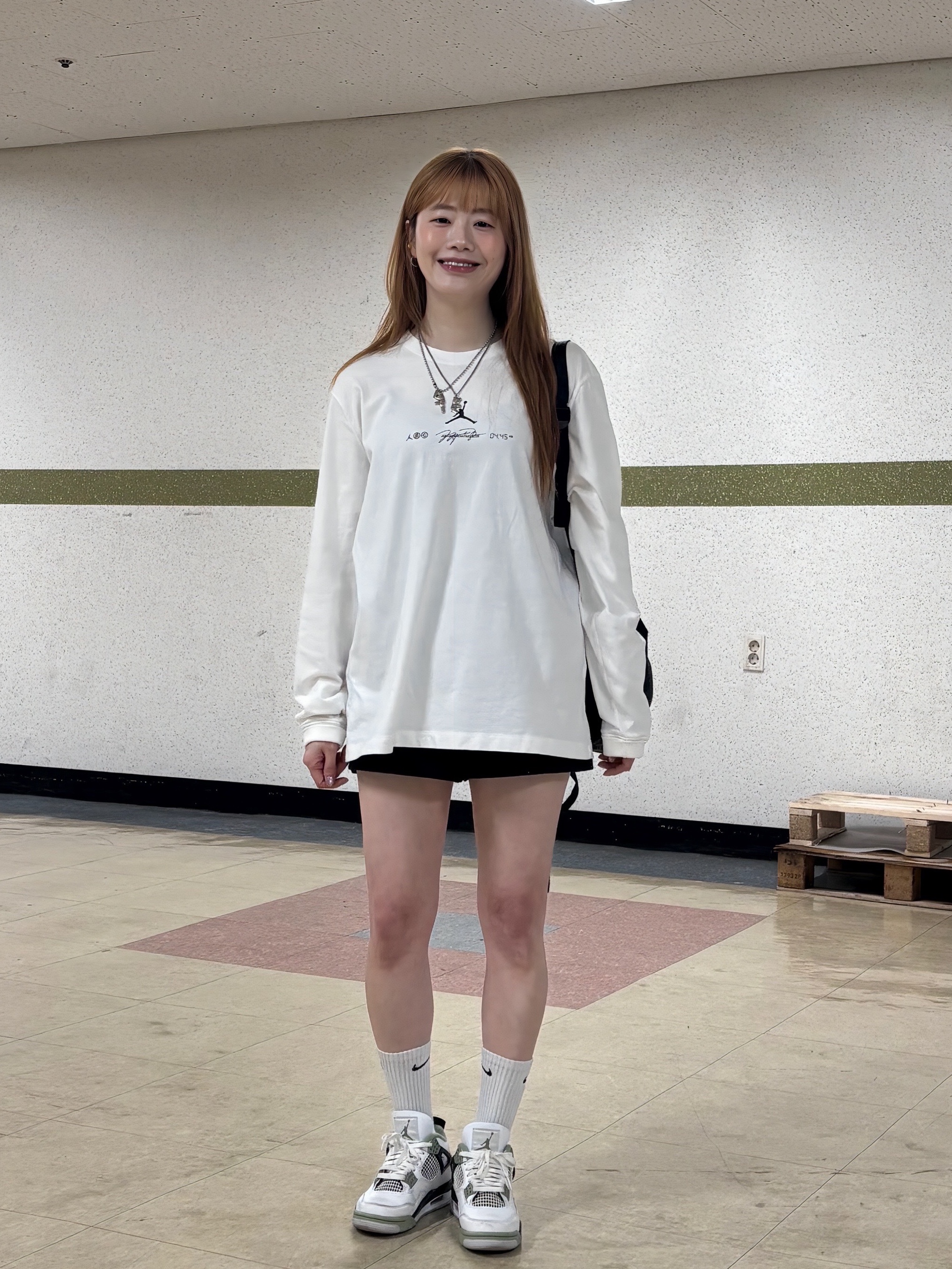 (W) Jordan 4 Retro Oil Green, Nike Club Coaching Jakcet Black White - Asia 착용 스타일 - 8