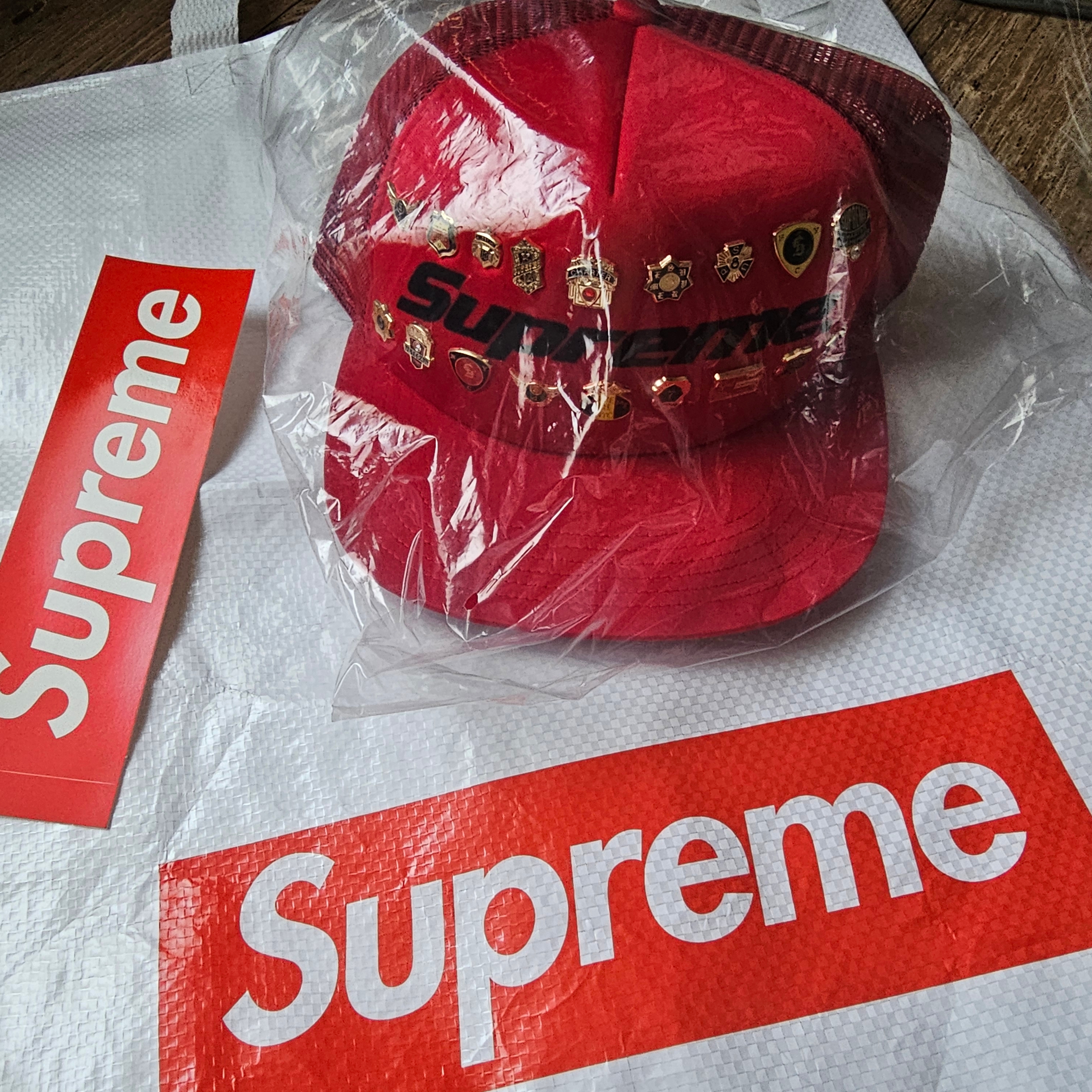 Supreme Pins Mesh Back 5-Panel Red - 26SS 착용 스타일 - 1