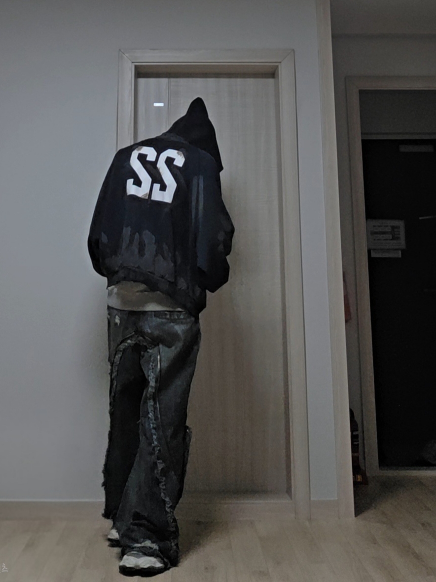 Balenciaga Cut-Up Baggy Pants Black, Balenciaga Paris Vintage Logo 22 Zip-Up Hoodie Dark Navy 착용 스타일 - 4