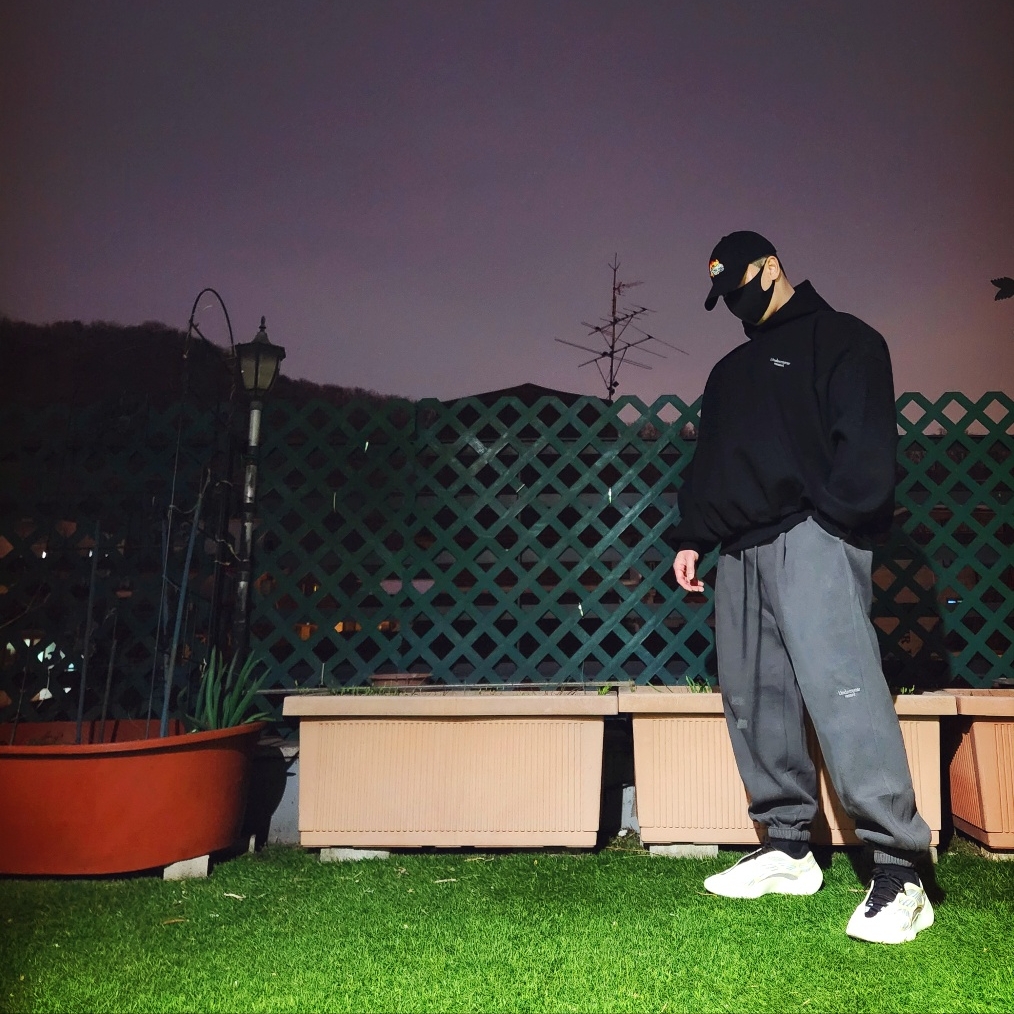 Undermycar Mu.10 Anti Fxxking Logo Play Oversized Bonded Hoodie Black, Undermycar Mu.03 Anti Fxxking Logo Play Oversized Sweat Jogger Olive 착용 스타일 - 1