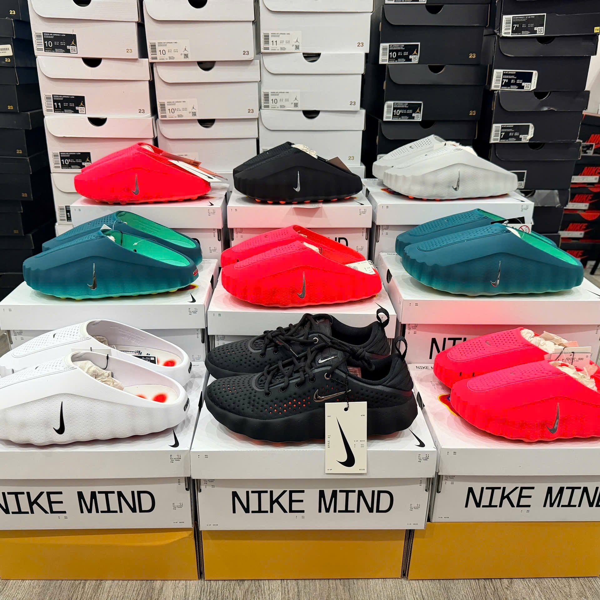 Nike Mind 001 Light Smoke Grey Chrome, Nike Mind 001 Slide White 착용 스타일 - 1