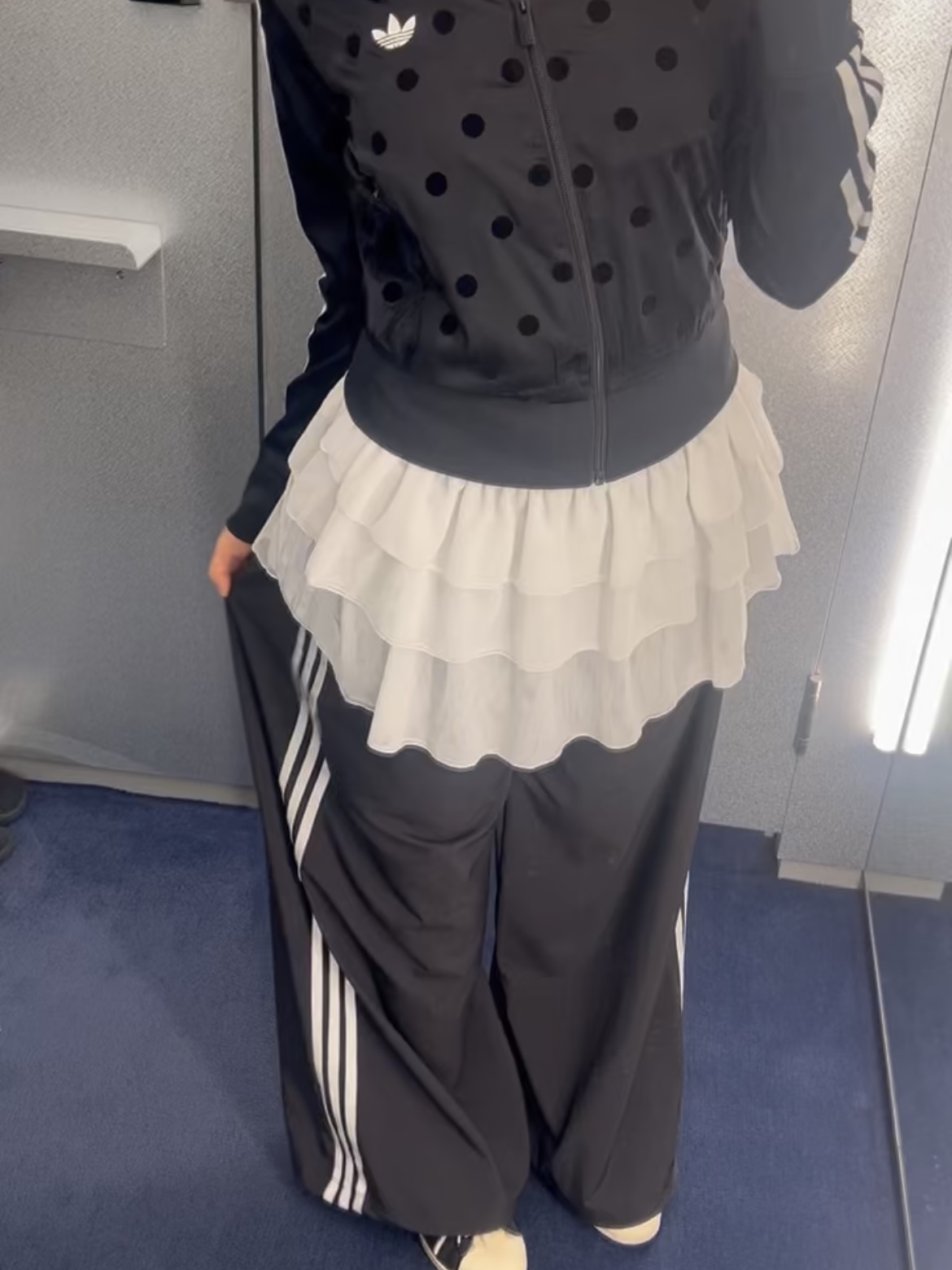 (W) Adidas Originals Lace Adilenium FB TP Pants Black - KR Sizing, (W) Adidas Originals Satin Polka Dot Track Top Black - KR Sizing 착용 스타일 - 4