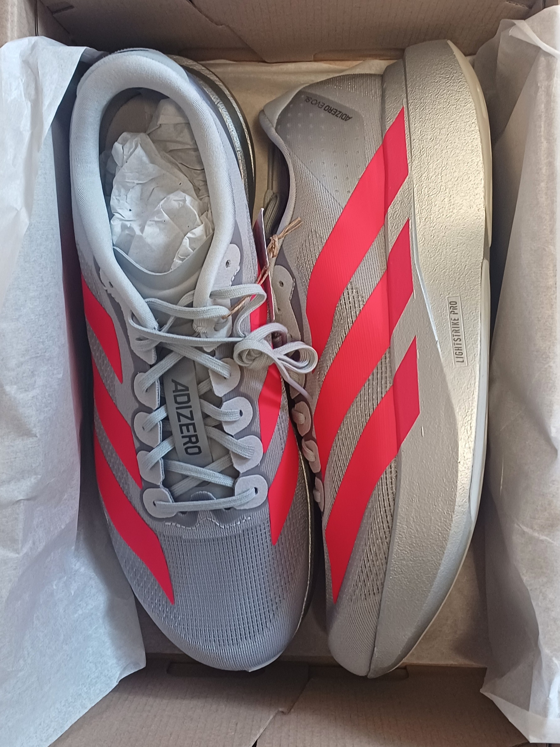 Adidas Adizero EVO SL Silver Metallic Lucid Red 착용 스타일