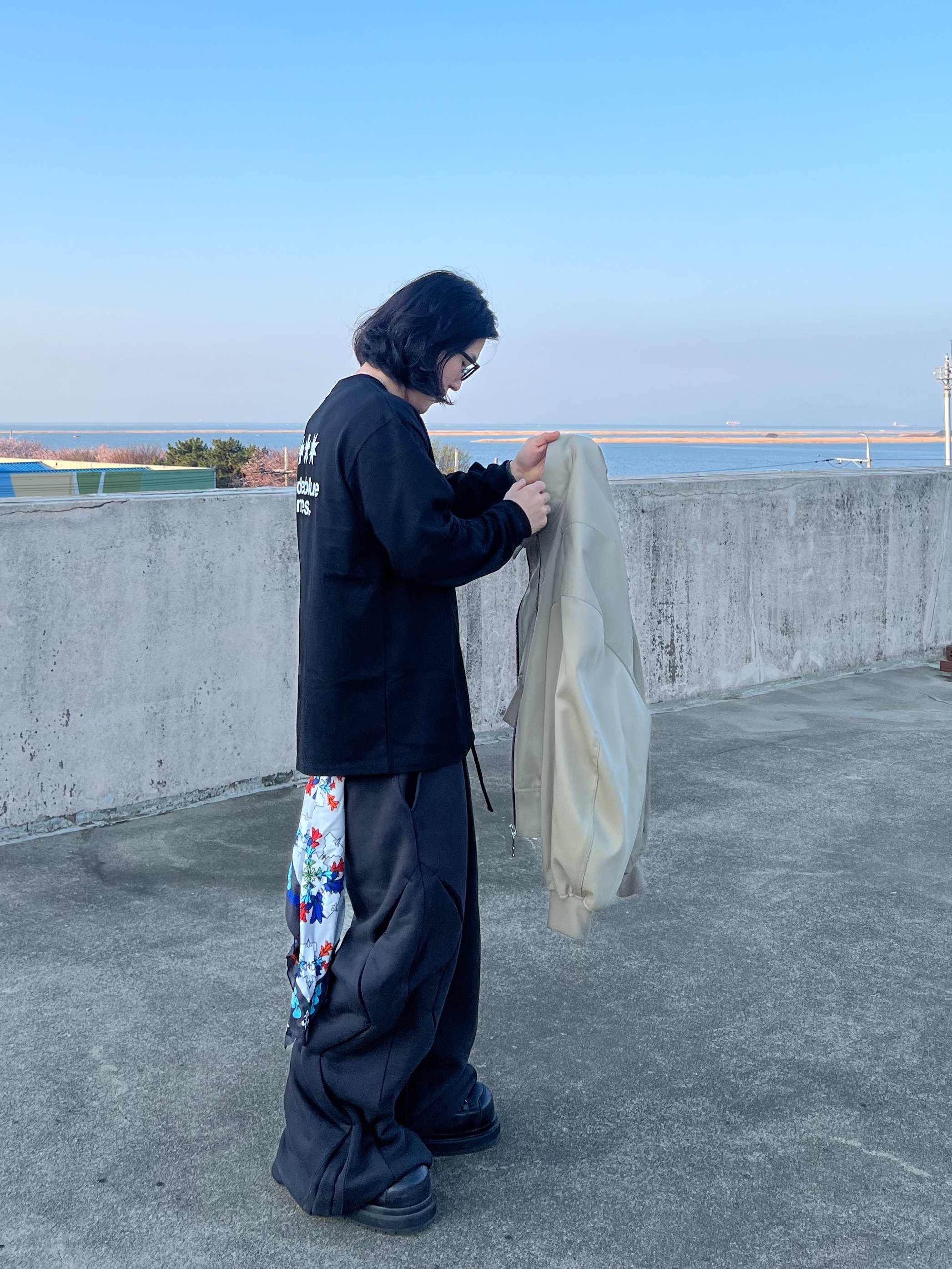 Awende Requiem Silk Scarf Multi, Gless Harrington Jacket 014 Beige 착용 스타일 - 7