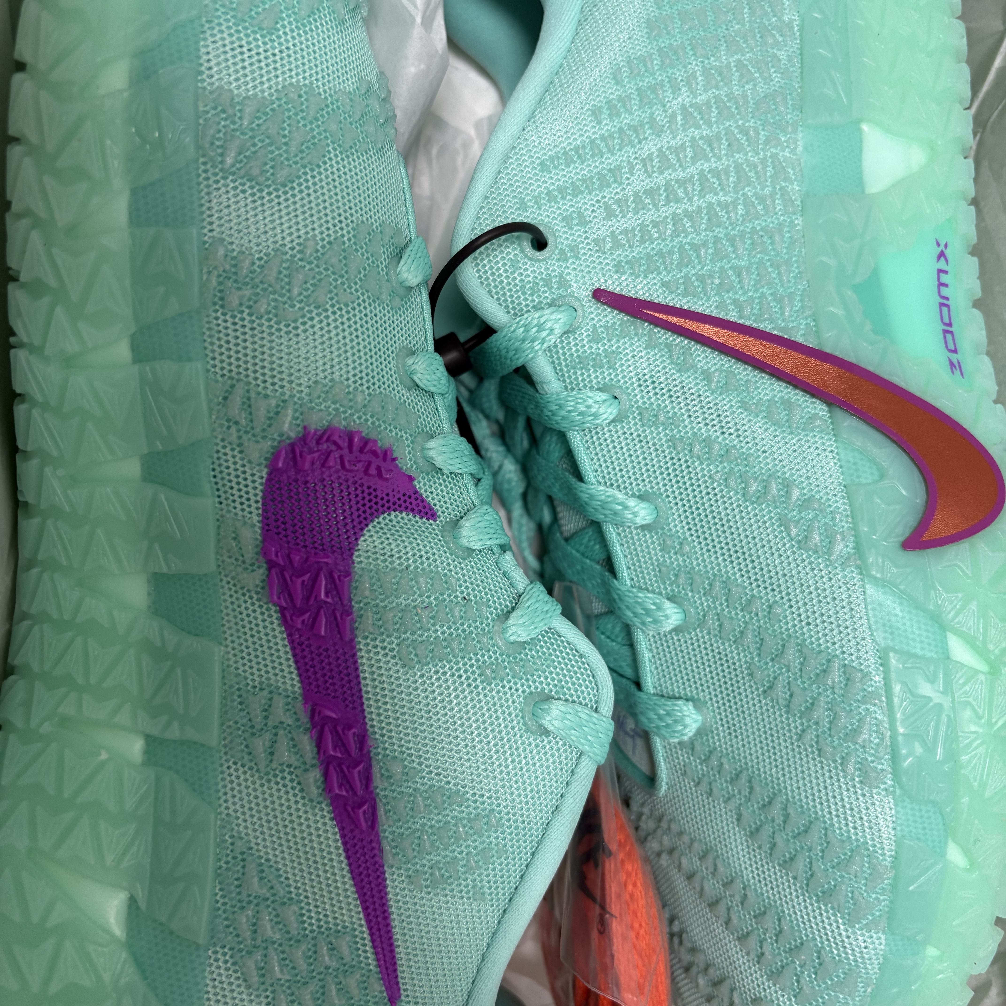 Nike Ja 3 EP Twelve Time Bleached Turquoise Safety Orange 착용 스타일