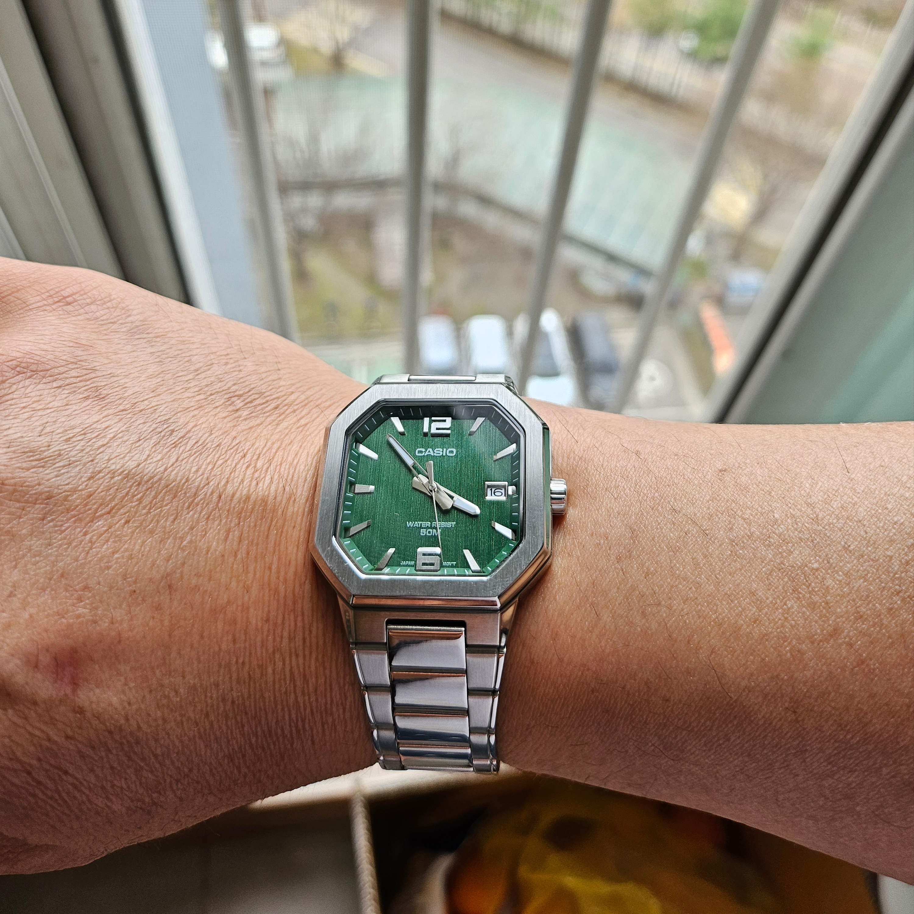 Casio MTP-B195D-3AV 착용 스타일 - 2