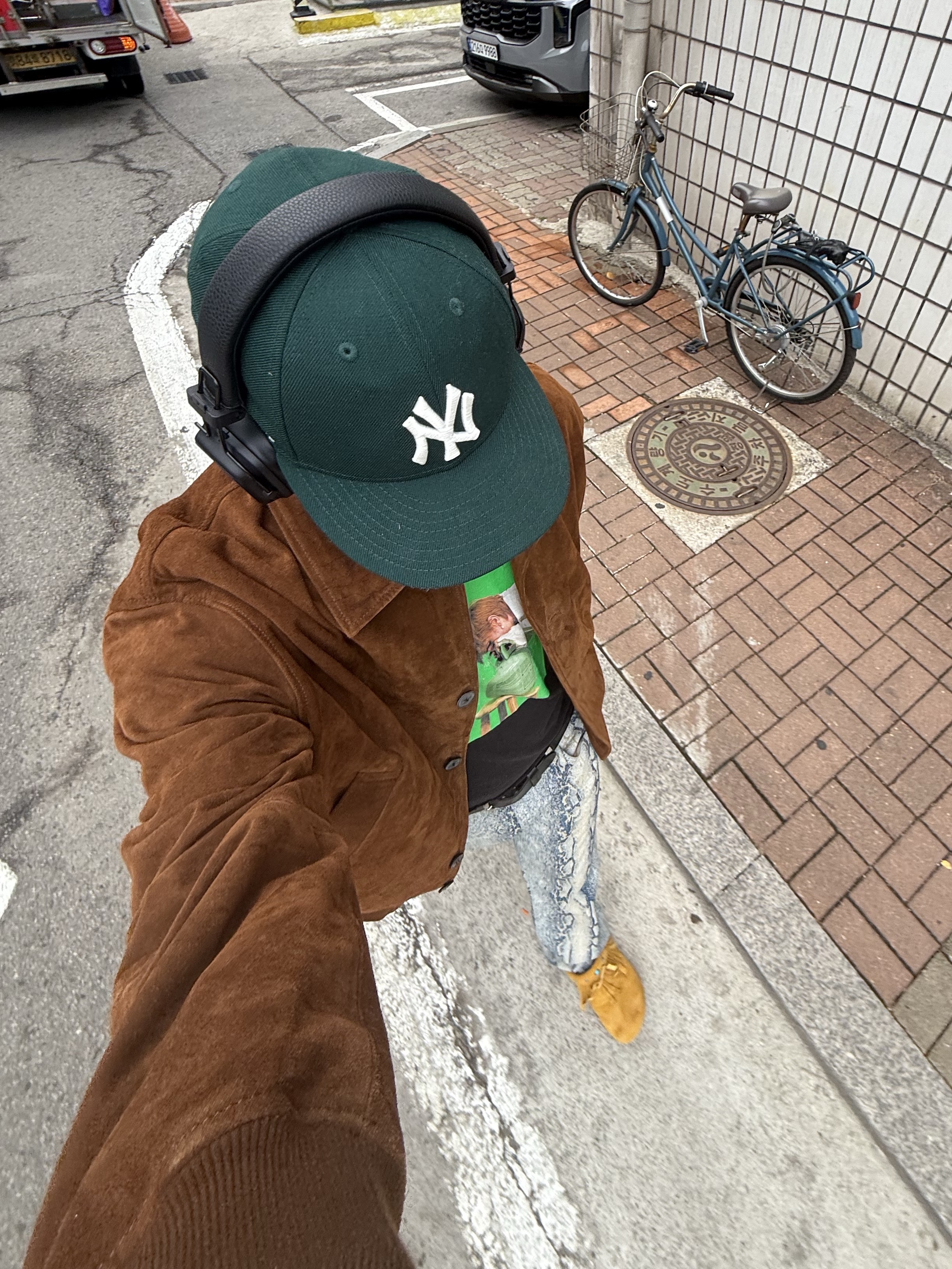 Aime Leon Dore x New Era 59FIFTY Yankees Hat Green, Supreme Mark Leckey Greenscreen T-Shirt Black - 23FW 착용 스타일 - 1