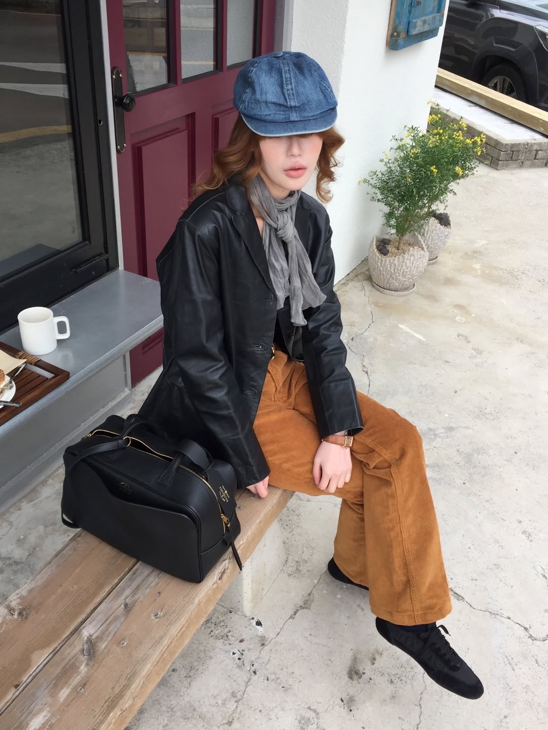 Sunday Ceremony Raw Natural Scarf - Charcoal Dyed 착용 스타일 - 1