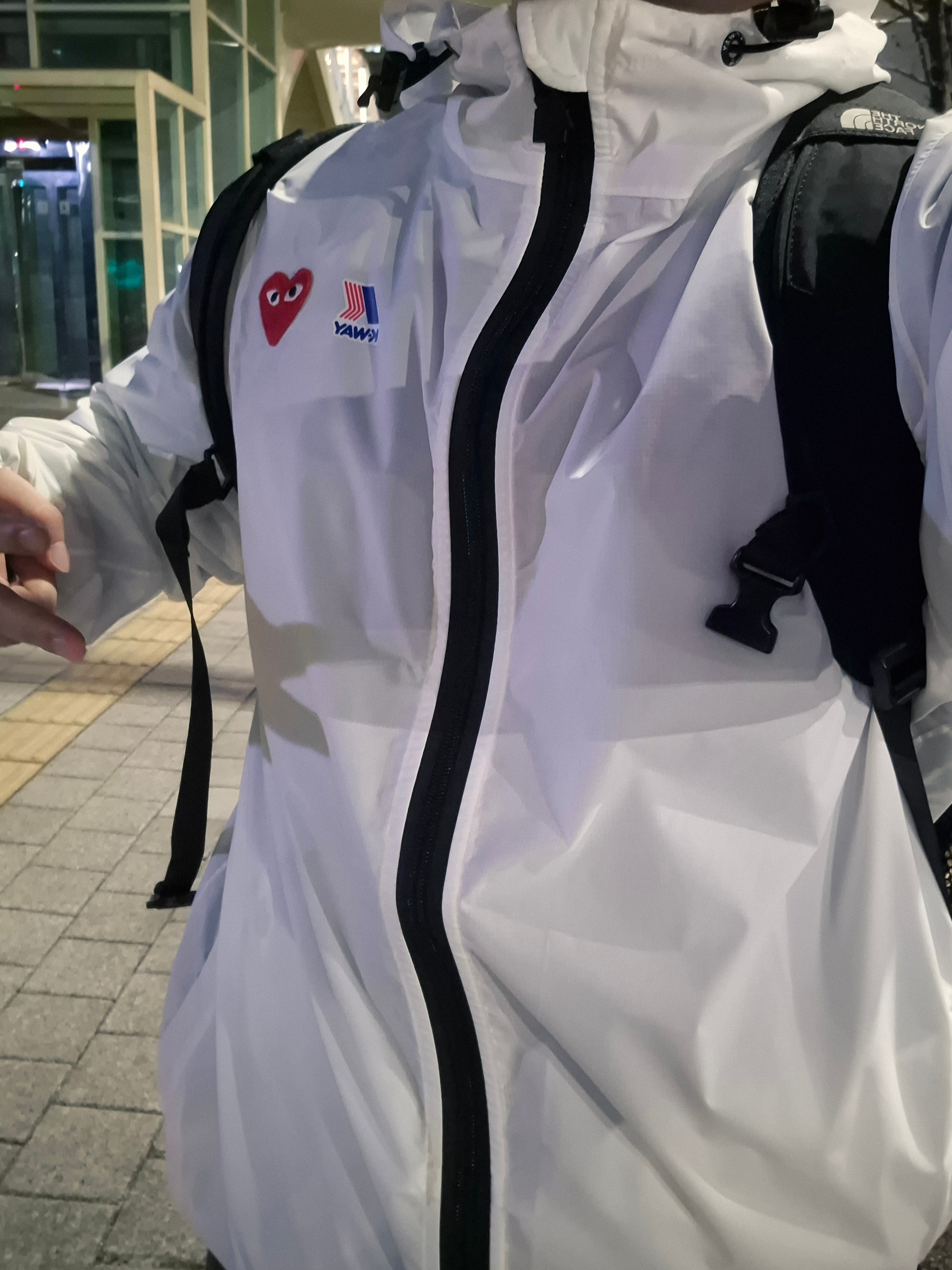 Play Comme des Garcons x K-Way Full Zip Jacket White 착용 스타일