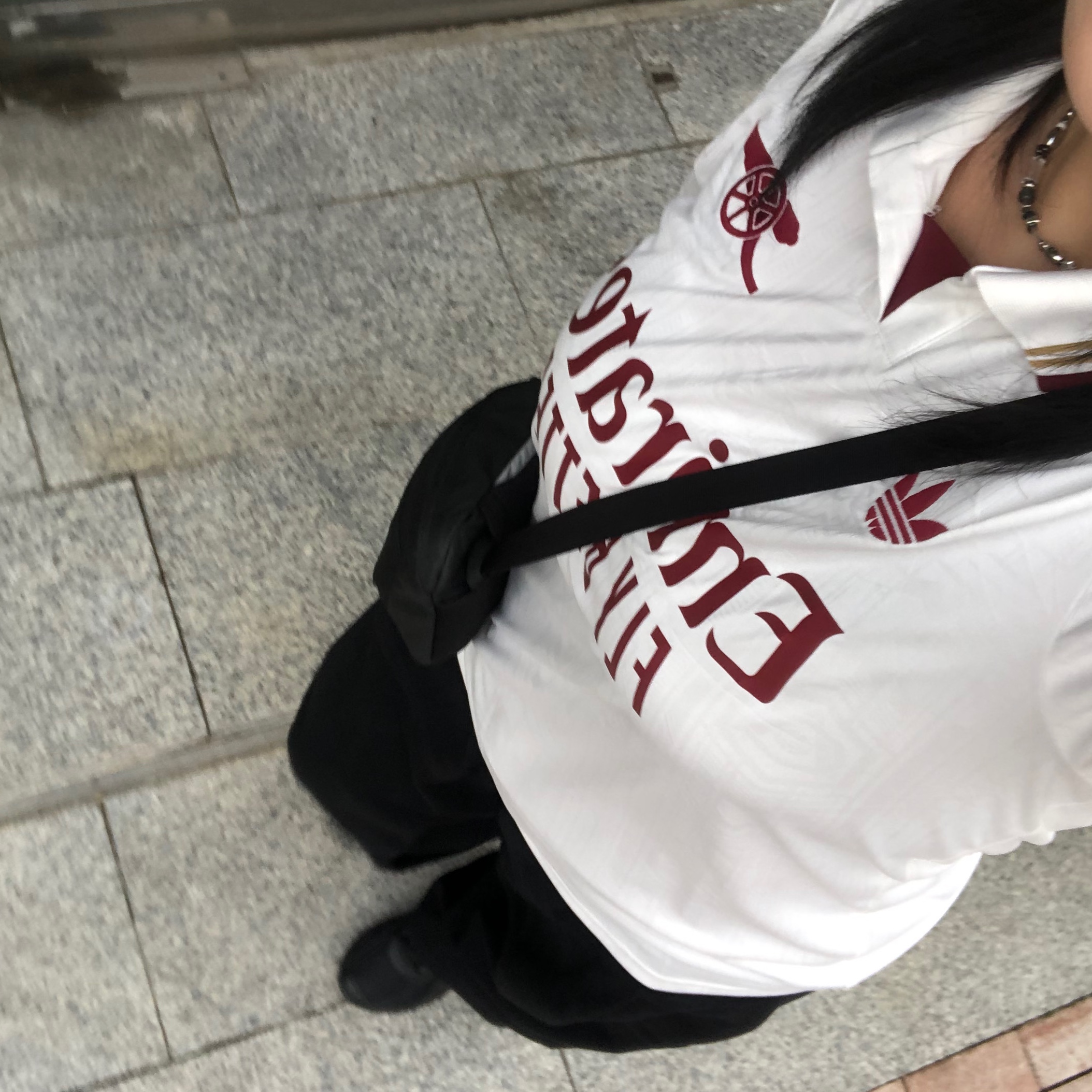 Adidas Arsenal 2025/26 3rd Jersey Cloud White Team Coll Burgundy 2 - KR Sizing (Non Marking Ver.), Arc'teryx Mantis 1 Waistpack Black 착용 스타일