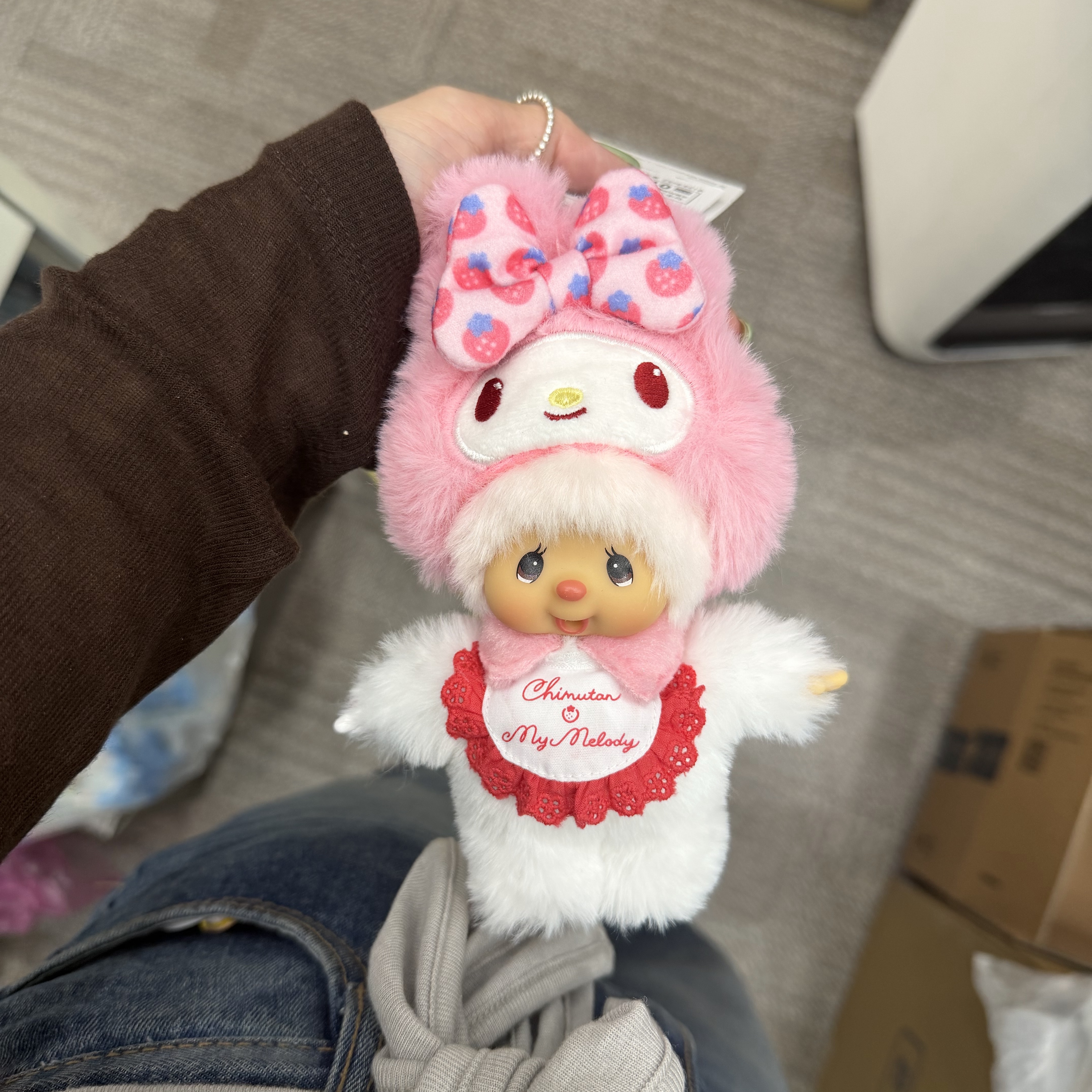 Monchhichi x Sanrio Characters My Melody Chimutan Keychain 착용 스타일 - 1