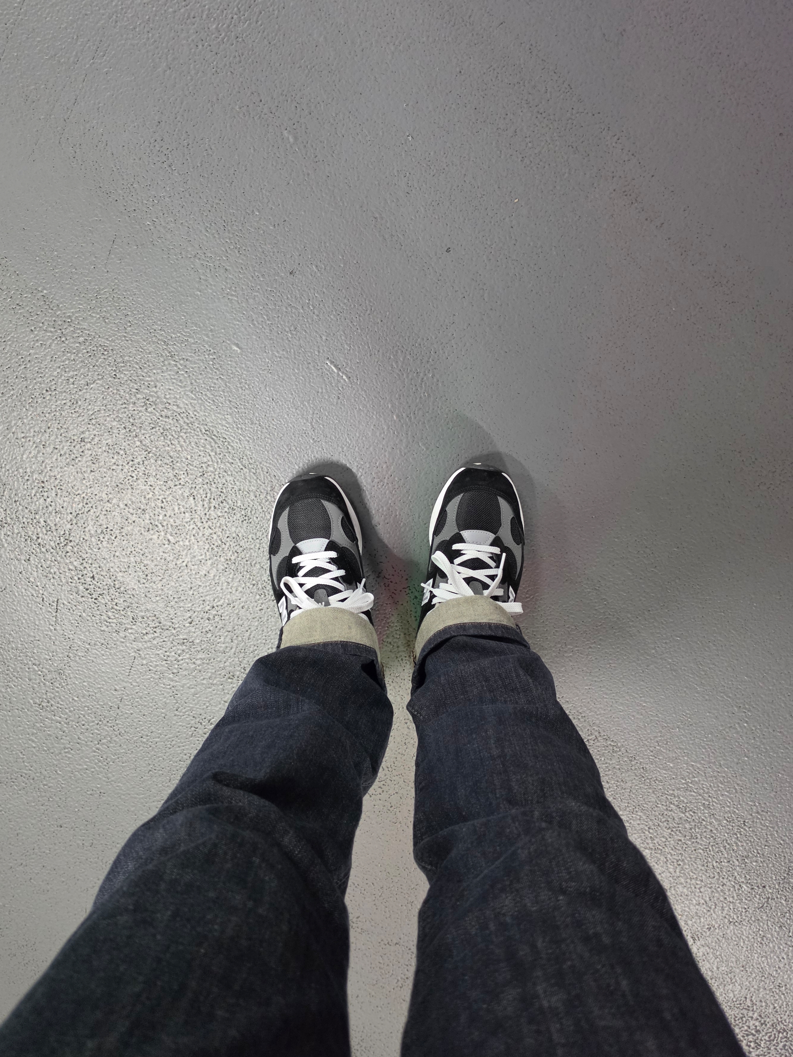 New Balance 992 Made in USA Core Black Grey 착용 스타일