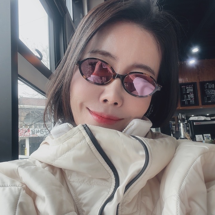 (W) Miu Miu Regard sunglasses Amaranth Lenses Honey Tortoiseshell Acetate Alternative fit 착용 스타일