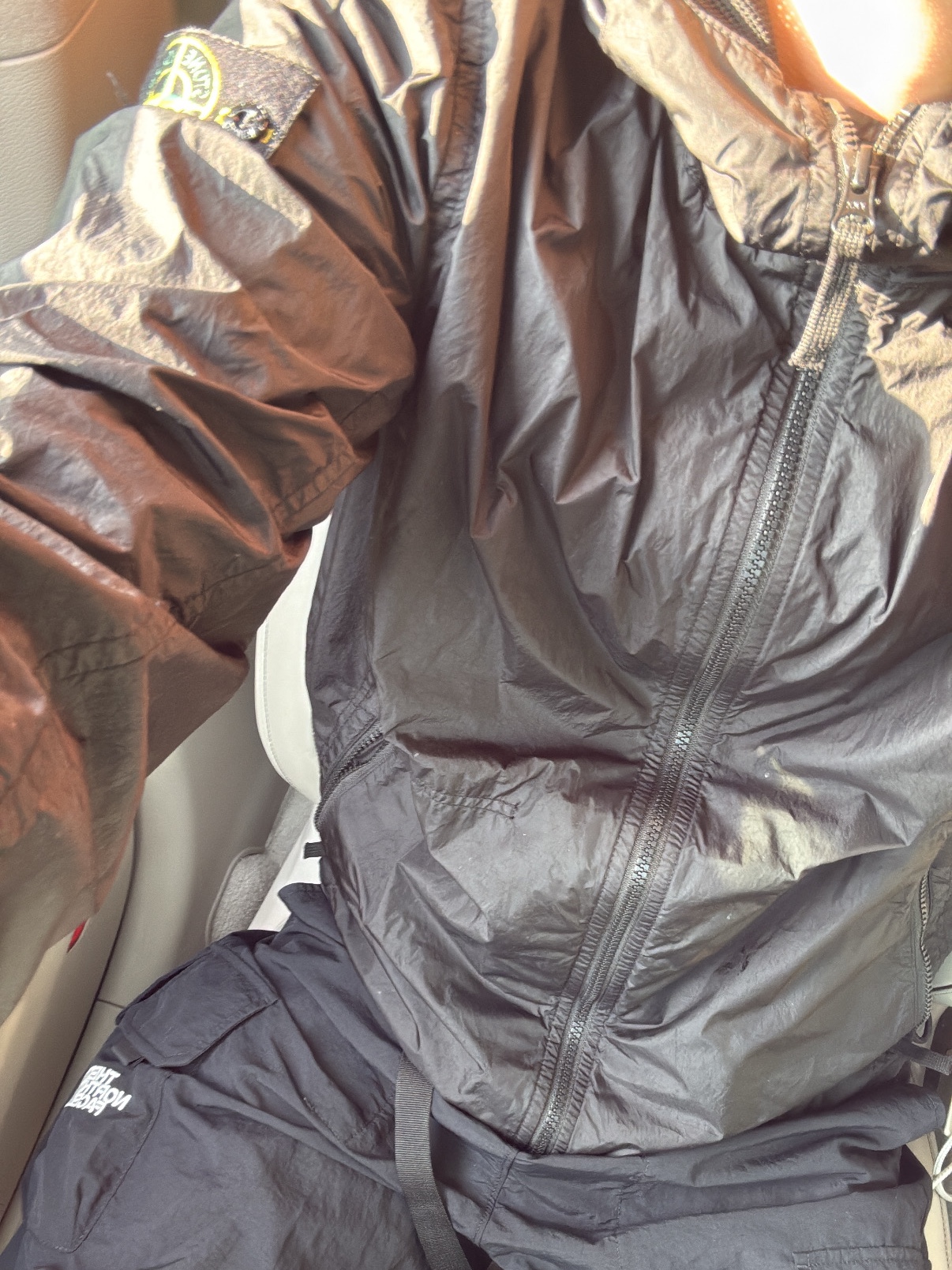 The North Face Vesti Pants Black - 25SS, Stone Island 40522 Crinkle Reps Nylon Garment Dyed Hooded Jacket Black - 23SS 착용 스타일 - 1