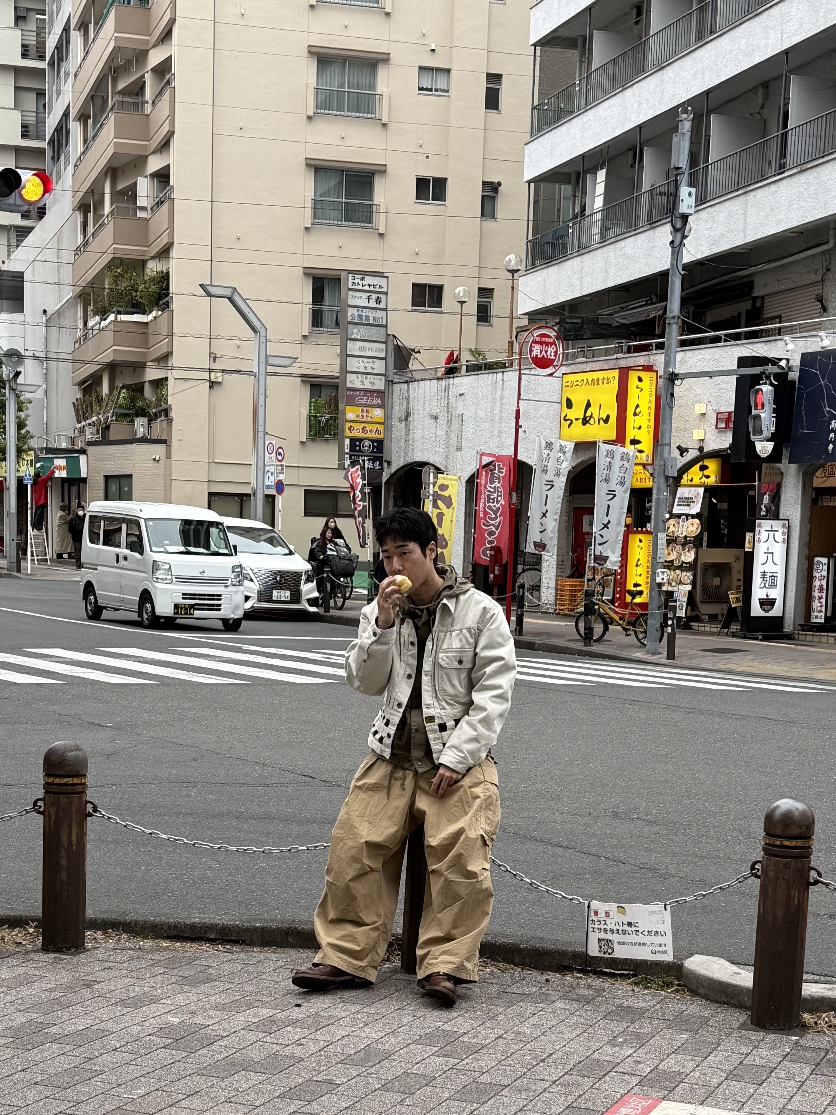 Kapital Vintage Satin Windowpane 1st Jacket Kinari, Kapital Ripstop Jumbo Cargo Pants Beige 착용 스타일 - 2