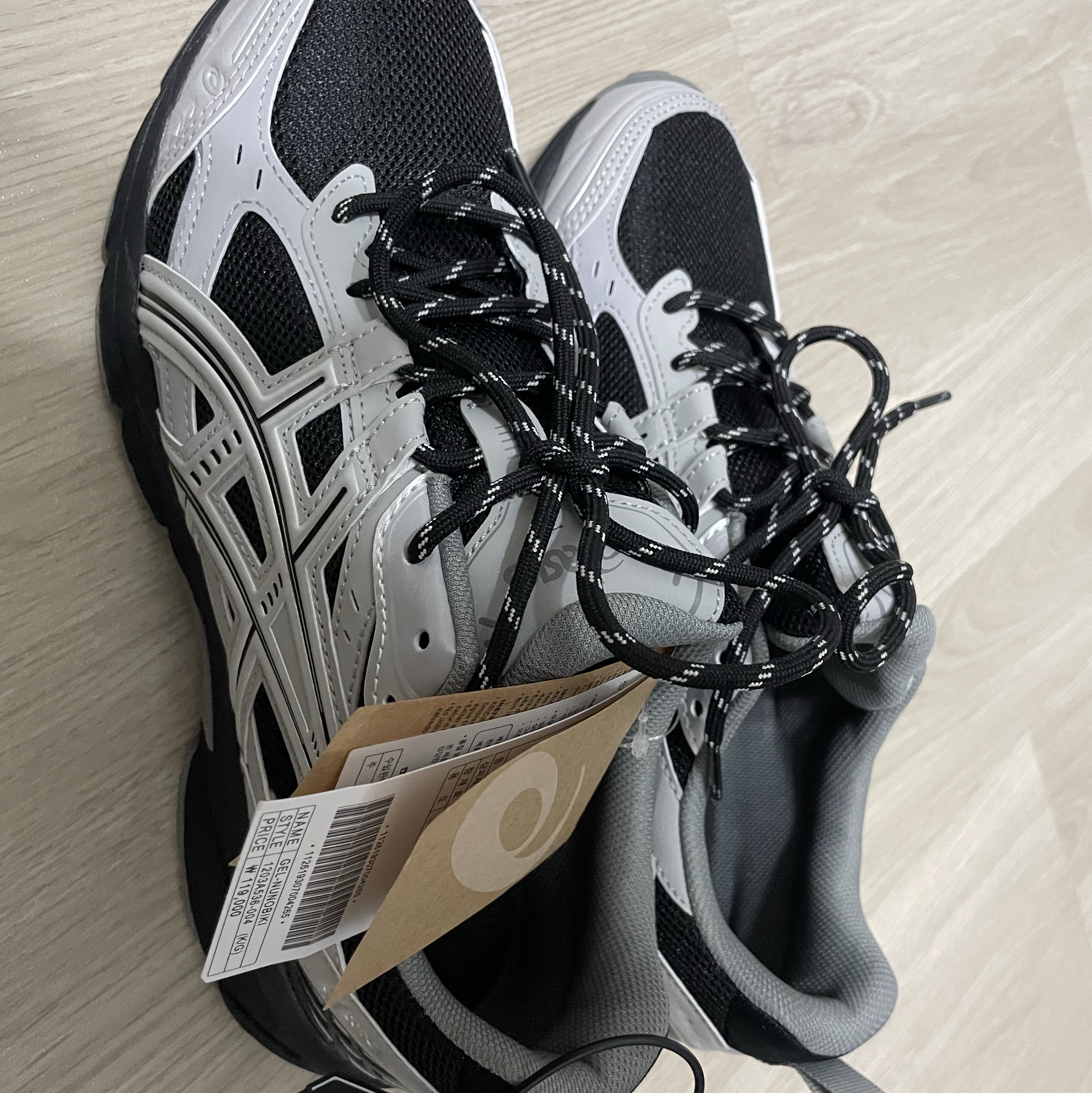 Asics Gel-Nunobiki Black Cement Grey 착용 스타일