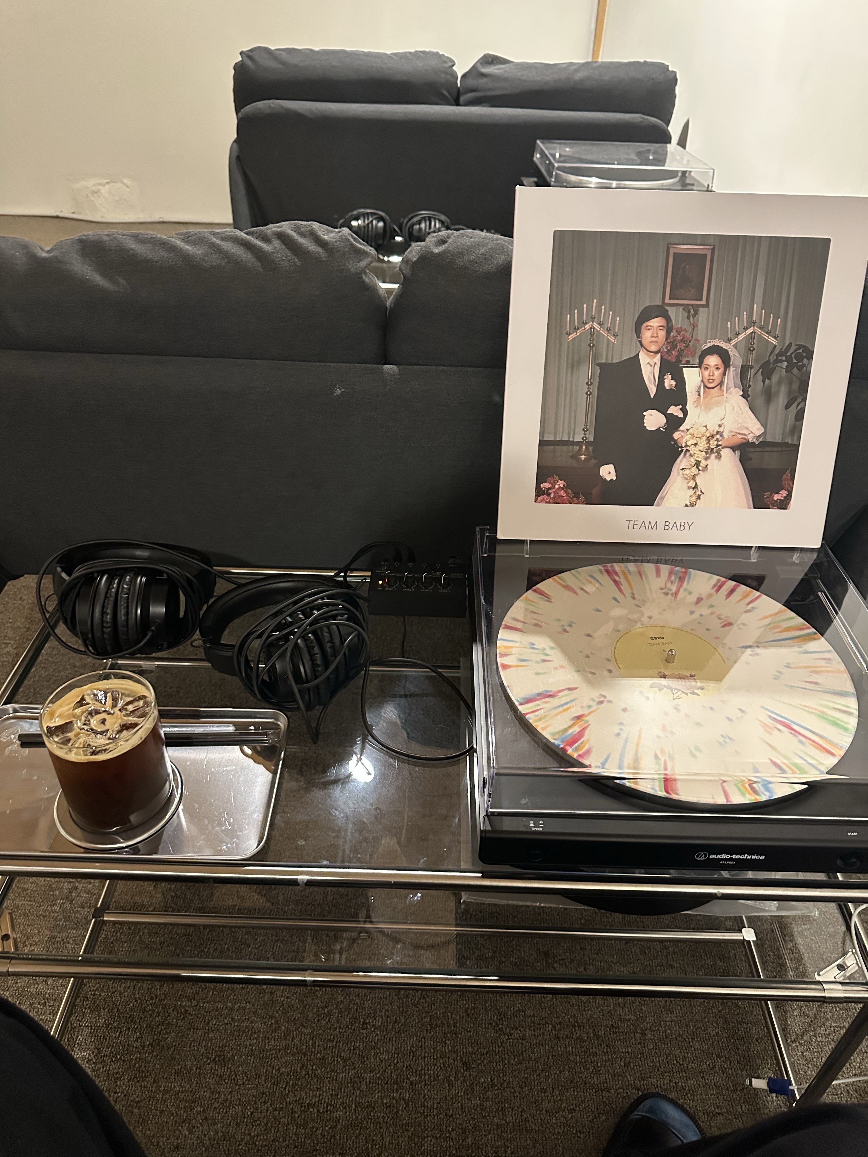 The Black Skirts 3rd Album Part 1 Team Baby LP Splatter Color 착용 스타일