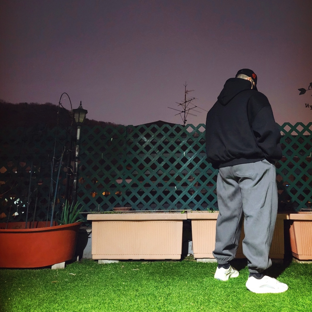 Undermycar Mu.10 Anti Fxxking Logo Play Oversized Bonded Hoodie Black, Undermycar Mu.03 Anti Fxxking Logo Play Oversized Sweat Jogger Olive 착용 스타일 - 3