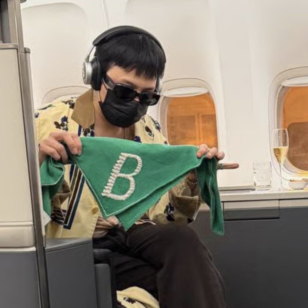 Bang & Olufsen x G-Dragon Beoplay H100 Black (Korean Ver.) 착용 스타일