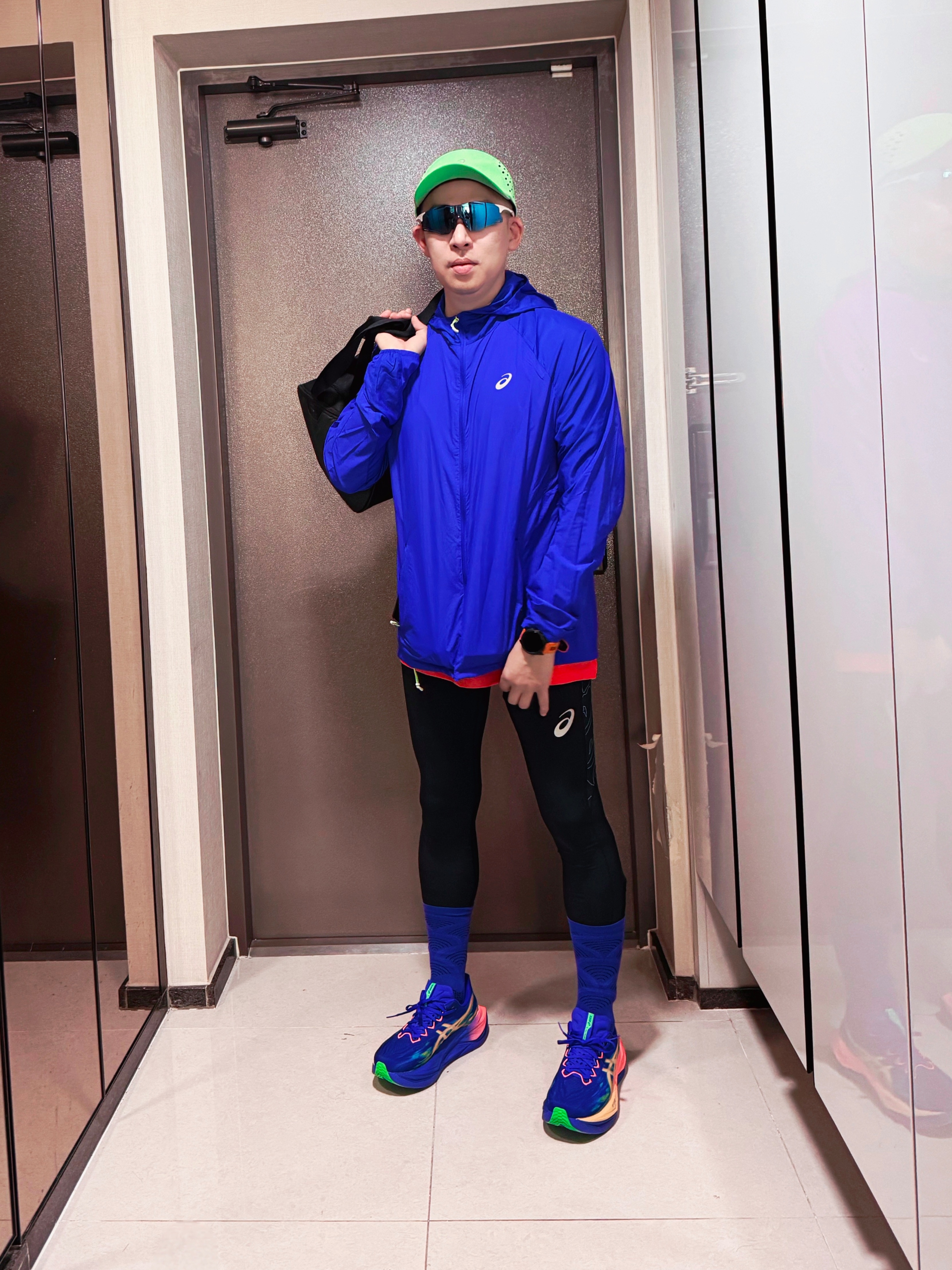 Asics Superblast 3 Cobalt Burst Light Orange, Oakley Cybr Zero Polished White Frame Prizm Sapphire Lenses 착용 스타일