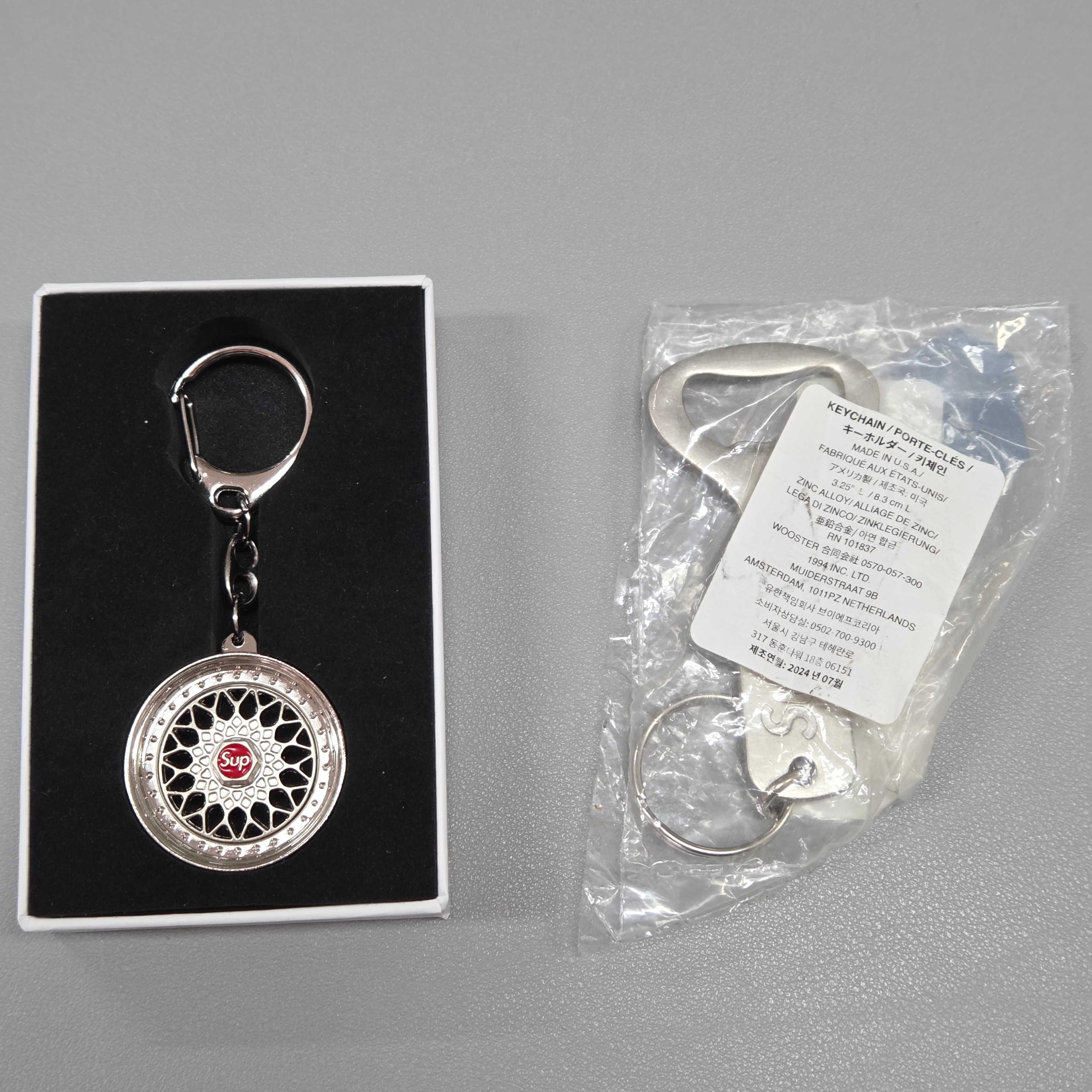 Supreme x BBS RS Rim Keychain Chrome - 25FW, Supreme Bottle Opener Keychain Silver - 24FW 착용 스타일