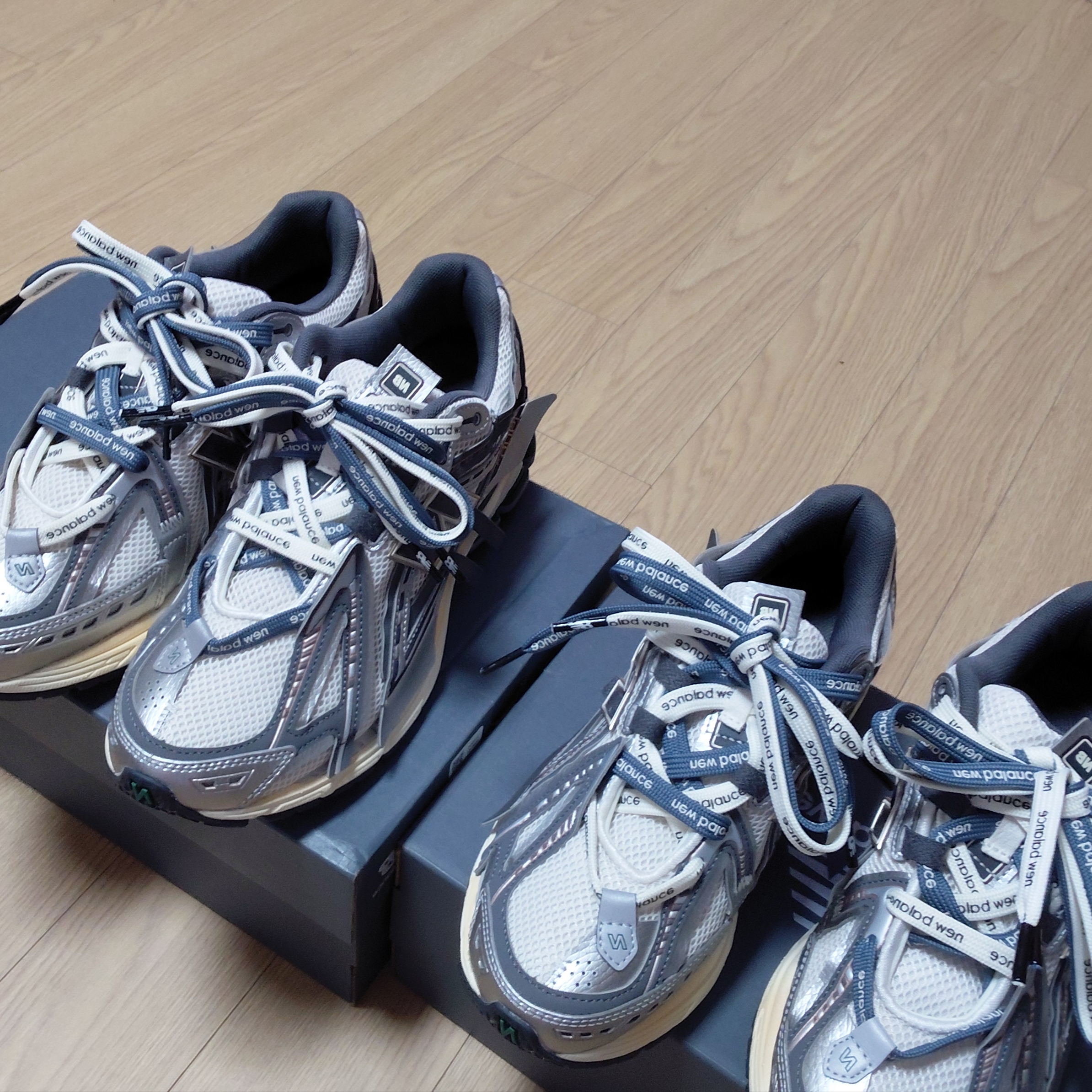 New Balance 1906A Silver Metallic Castlerock 착용 스타일