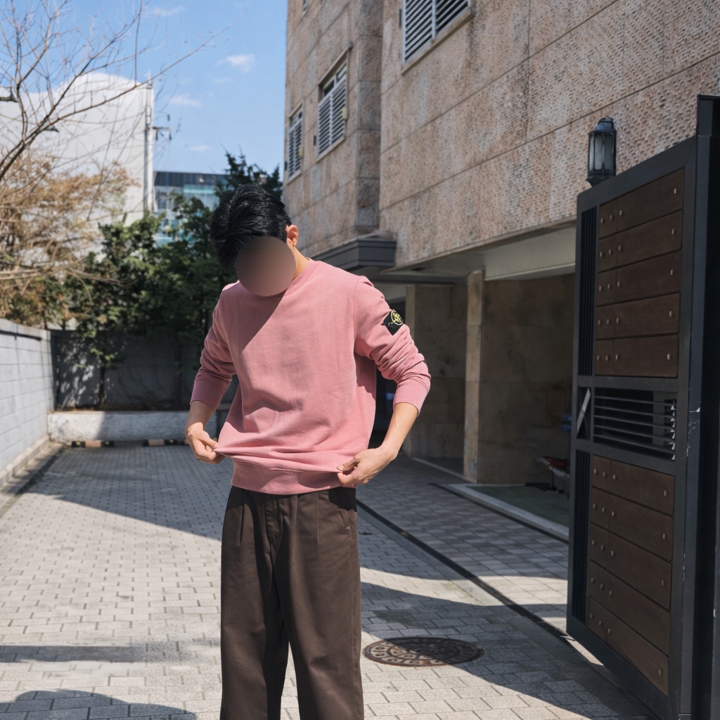 Stone Island 6100060 Organic Cotton Fleece Regular Fit Crewneck Sweatshirt with Elasticated Cuffs - 25FW, Stone Island 6100060 Organic Cotton Fleece Regular Fit Crewneck Sweatshirt with Elasticated Cuffs Pink - 25FW 착용 스타일 - 2