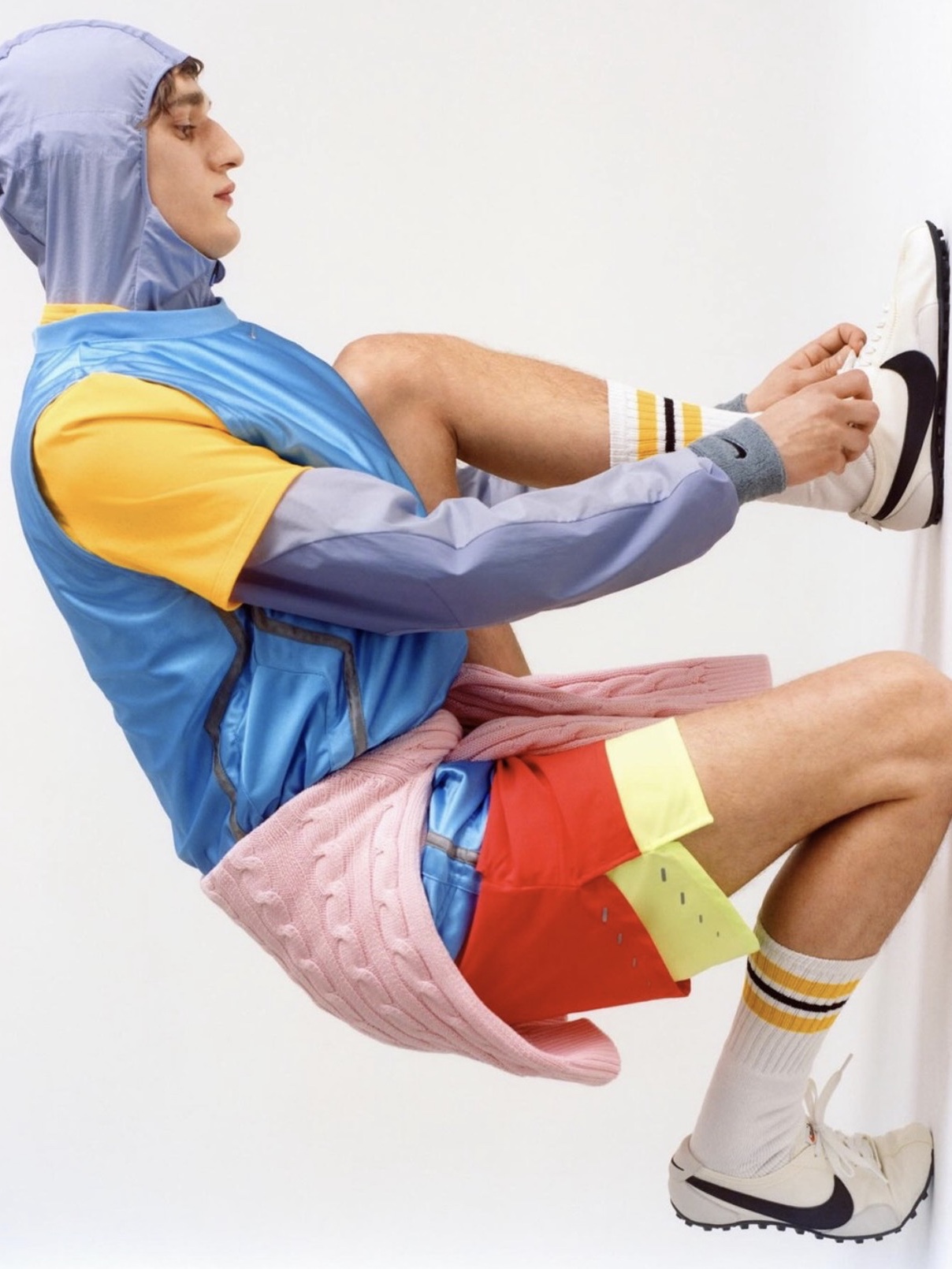 (W) Nike Moon Shoe Soft Pearl and Black 착용 스타일 - 3