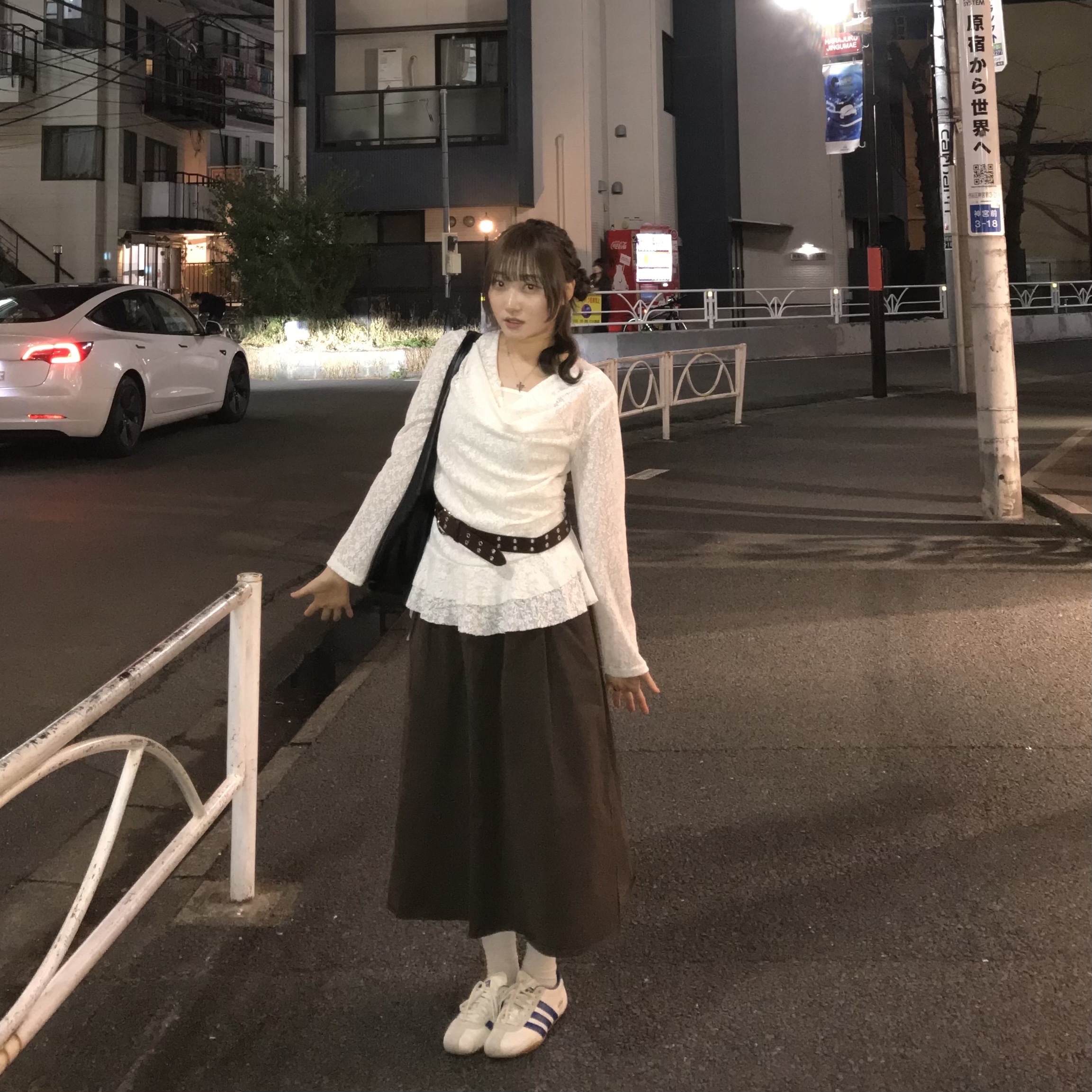 (W) Adidas Tokyo Off White Royal Blue 착용 스타일 - 1