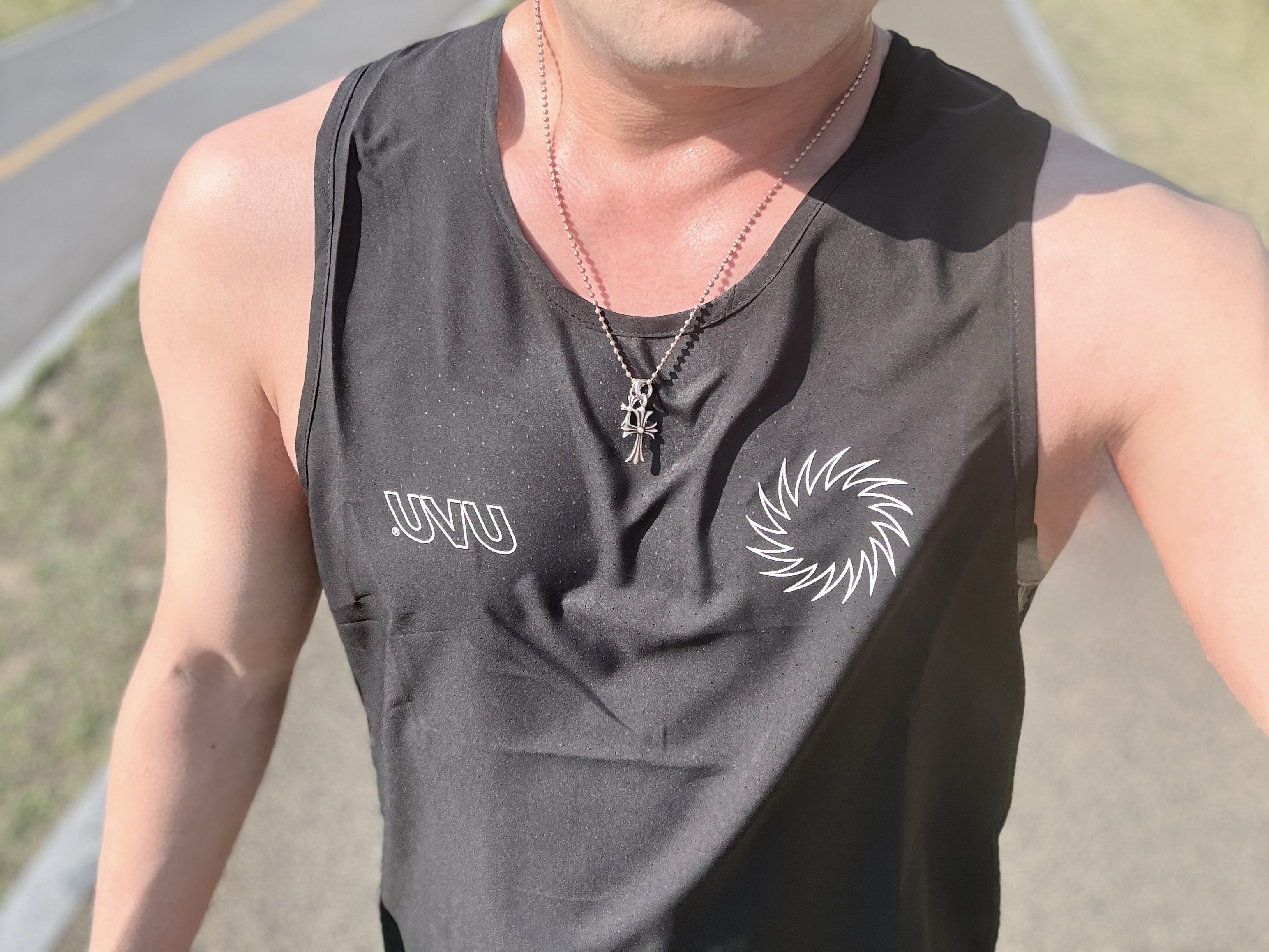UVU Running Vest Black 착용 스타일
