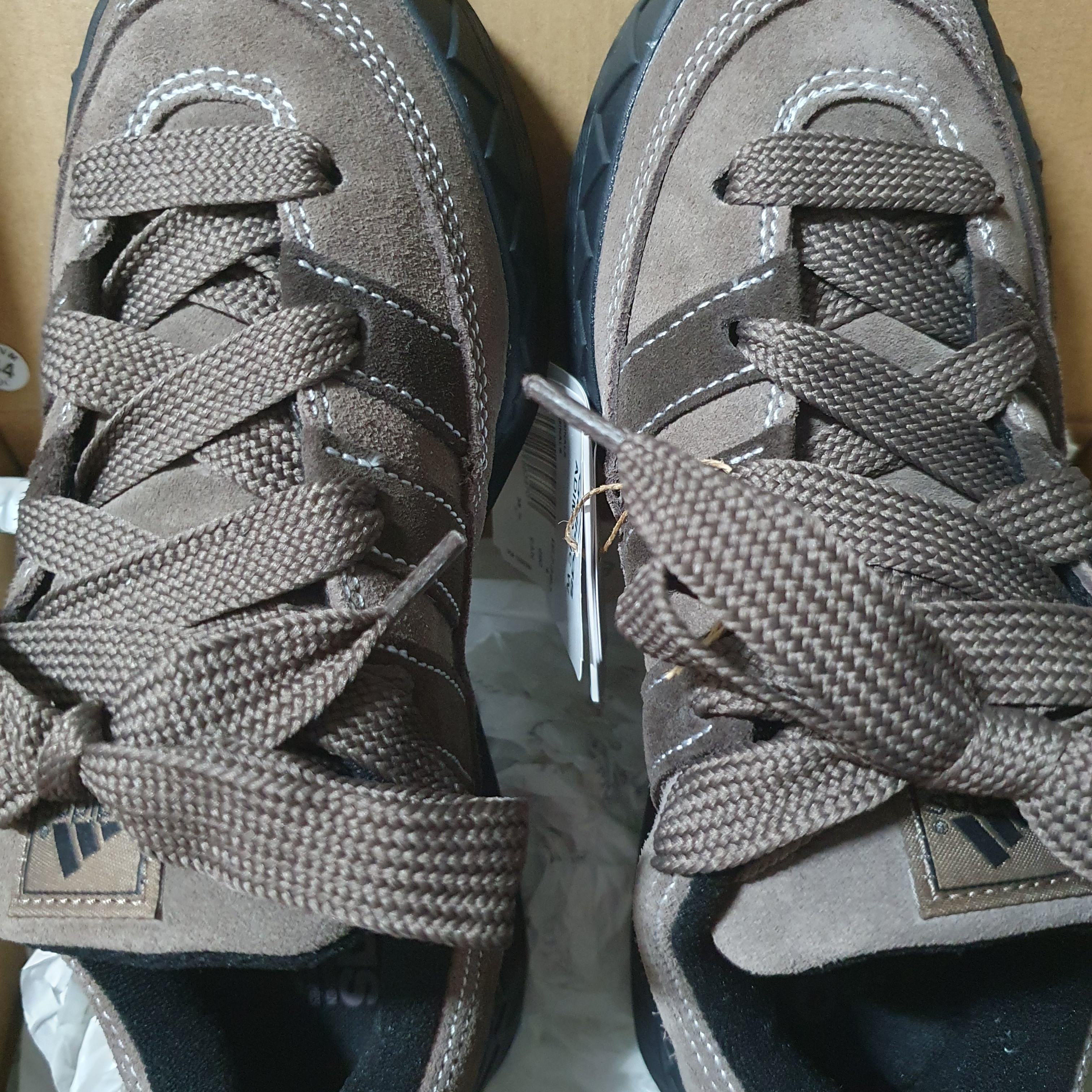 (W) Adidas Adimatic Earth Strata Dark Brown 착용 스타일