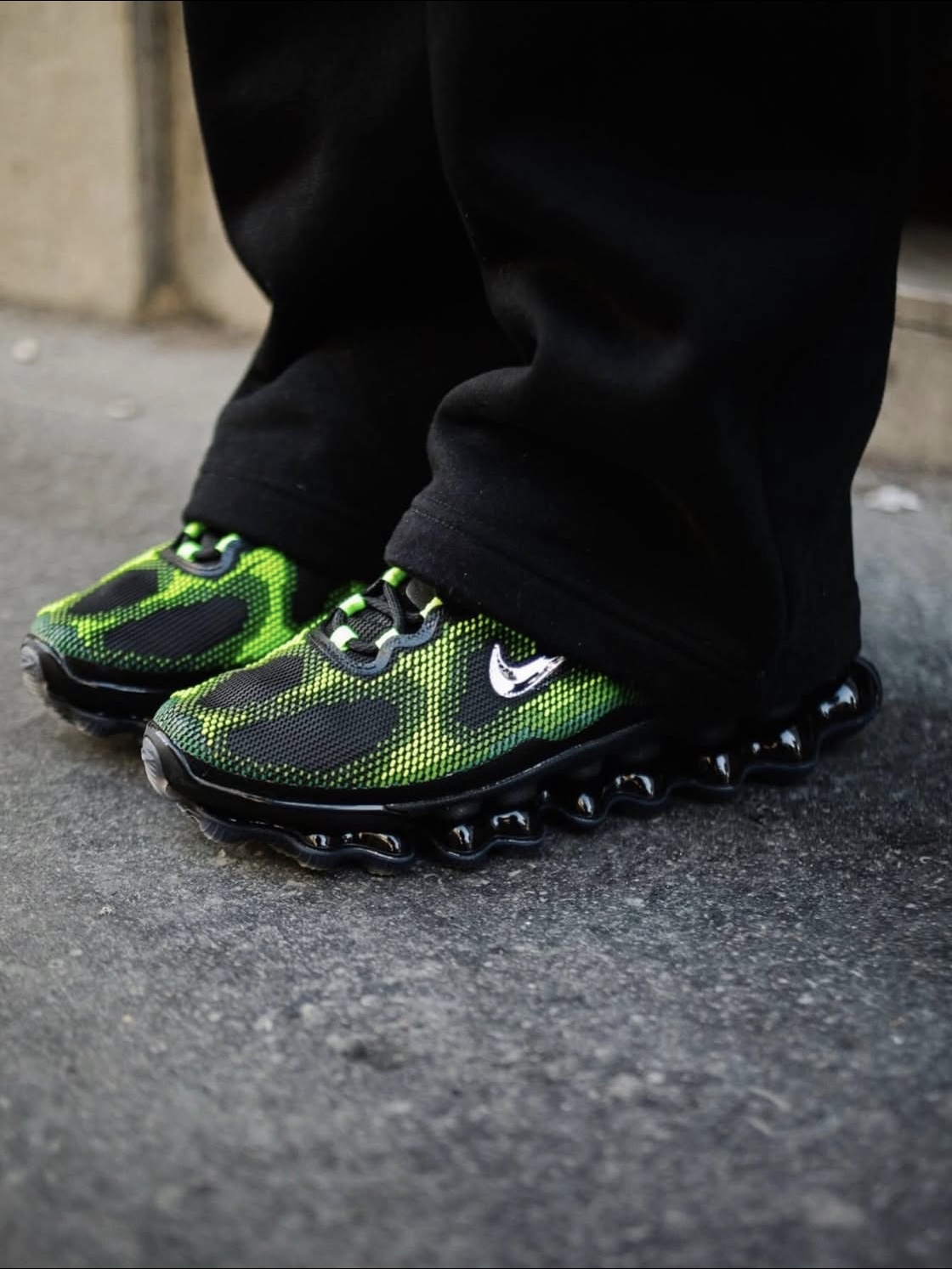 Nike Air Liquid Max Radiant Green and Green Apple 착용 스타일 - 1
