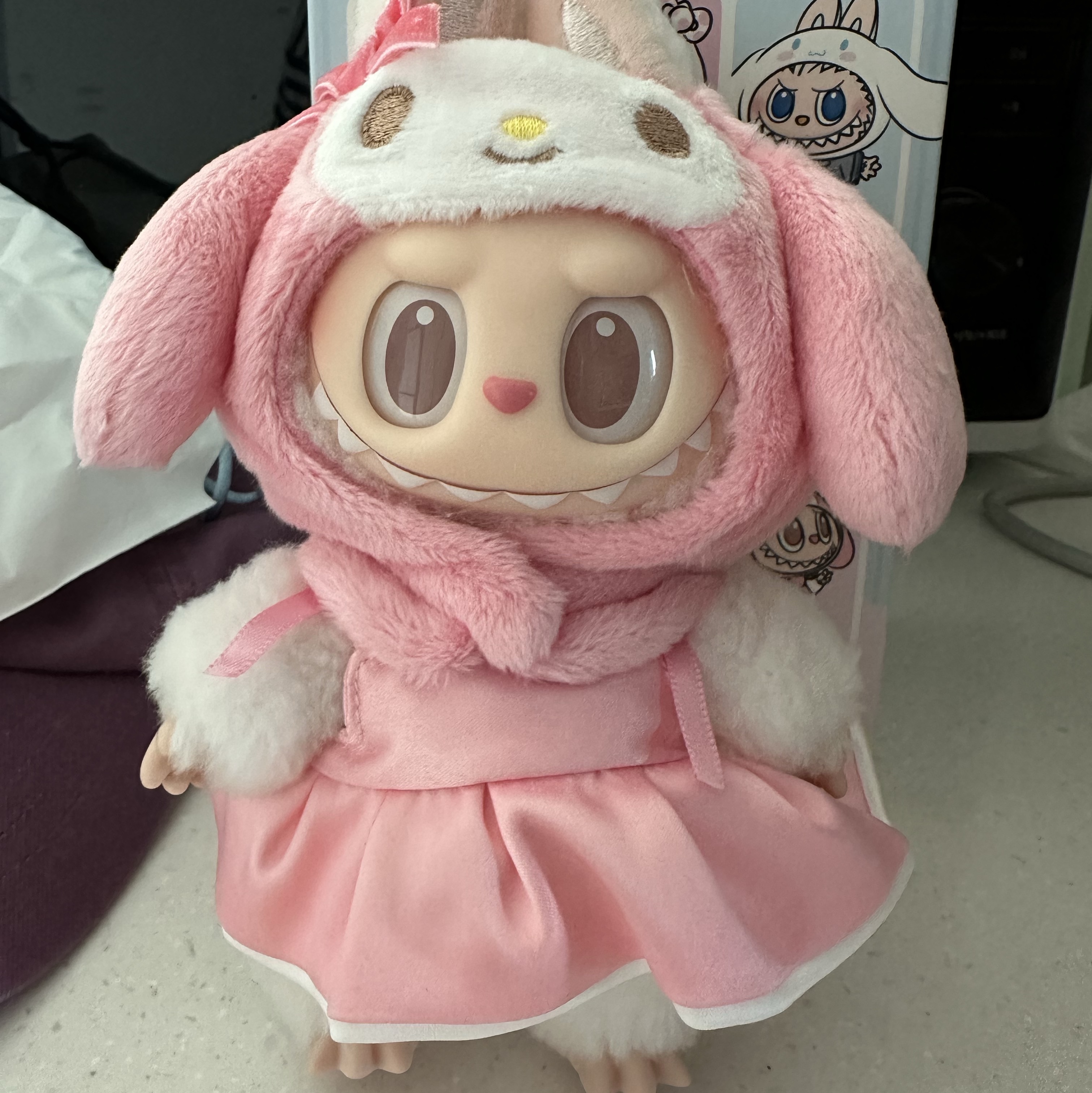Pop Mart Labubu The Monsters x Hello Kitty And Friends Series Plush Pendant Hello Kitty (Opened Case) 착용 스타일 - 1