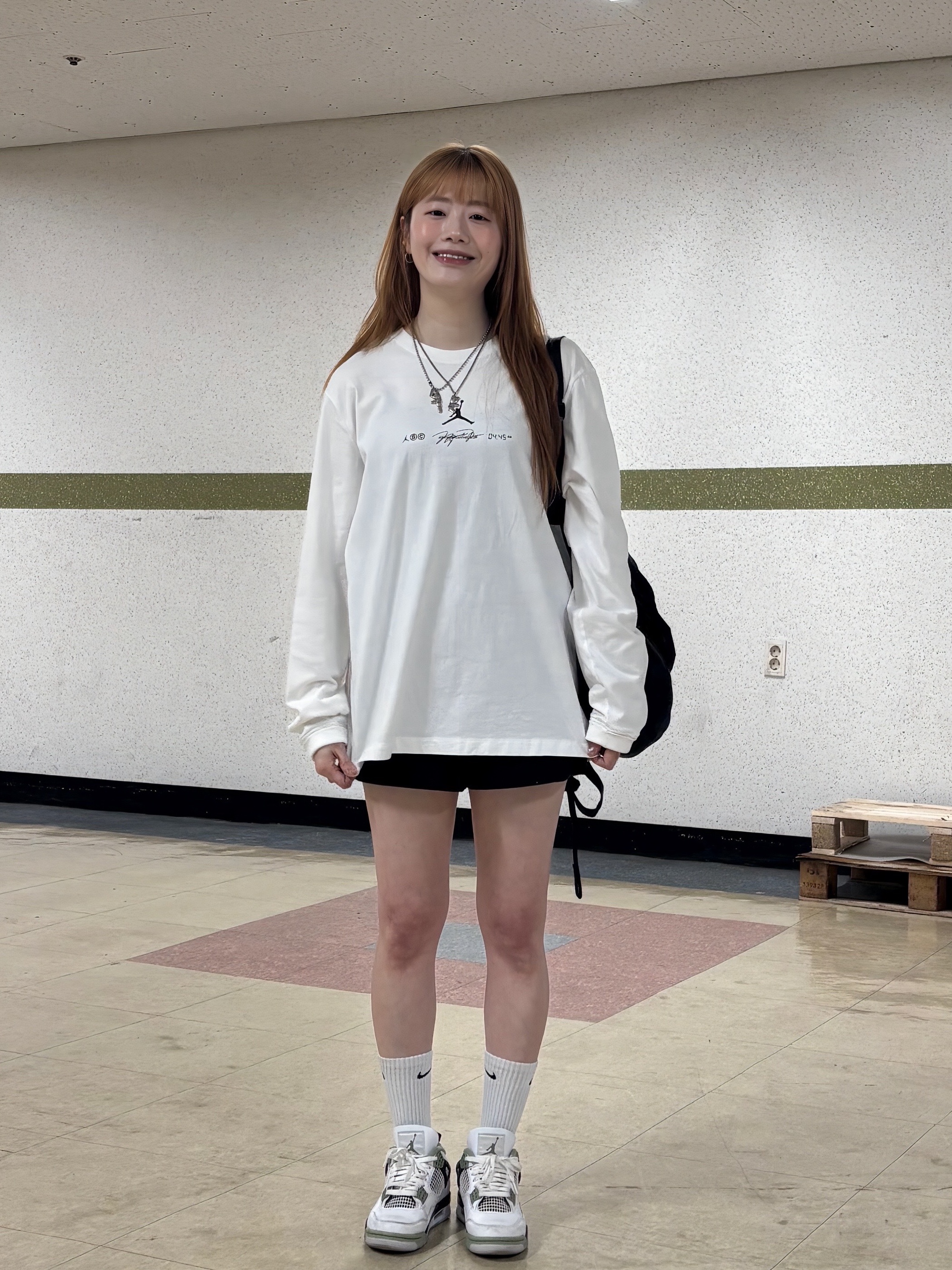 (W) Jordan 4 Retro Oil Green, Nike Club Coaching Jakcet Black White - Asia 착용 스타일 - 7