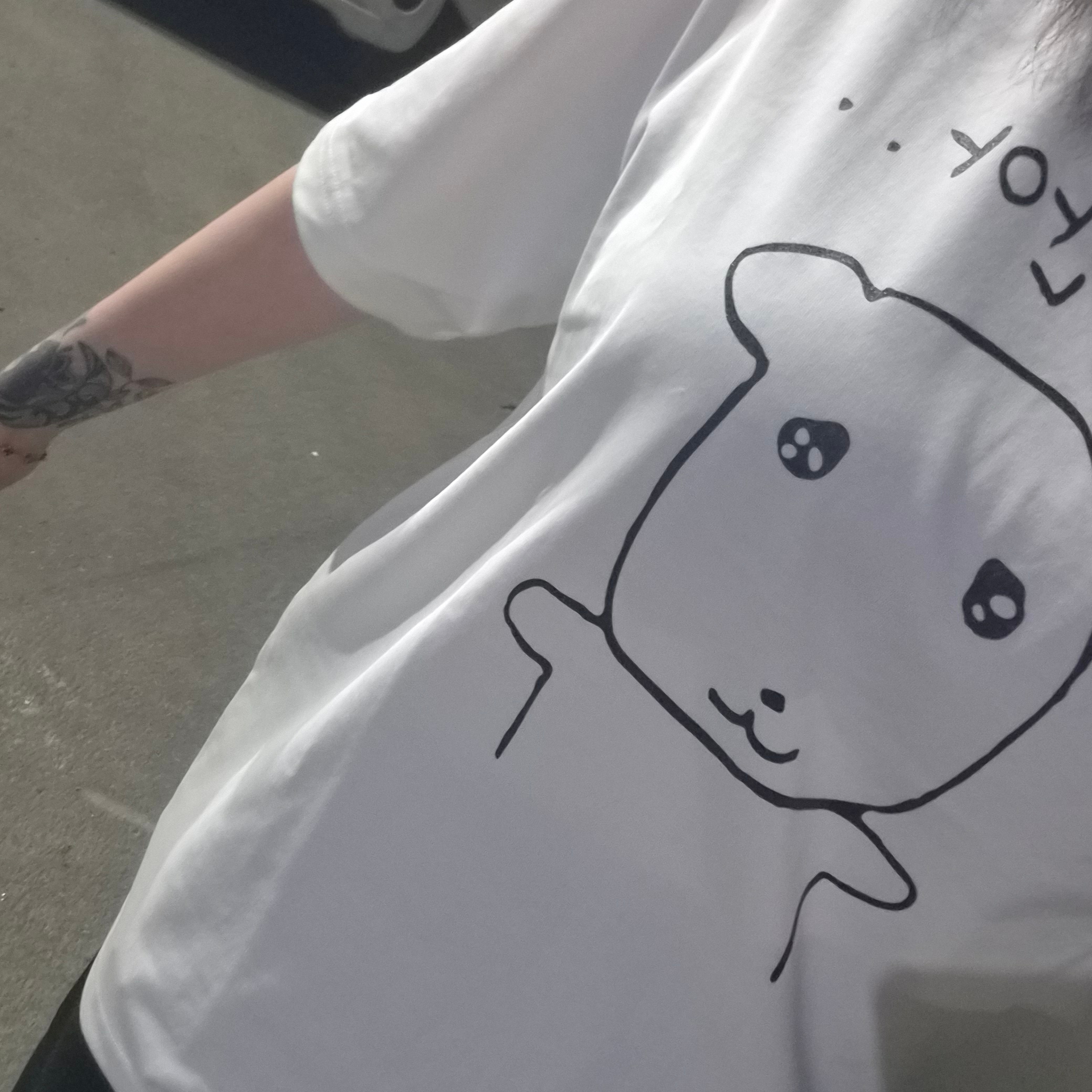 Spao x Ganadi Short Sleeve T-Shirt White 착용 스타일 - 2