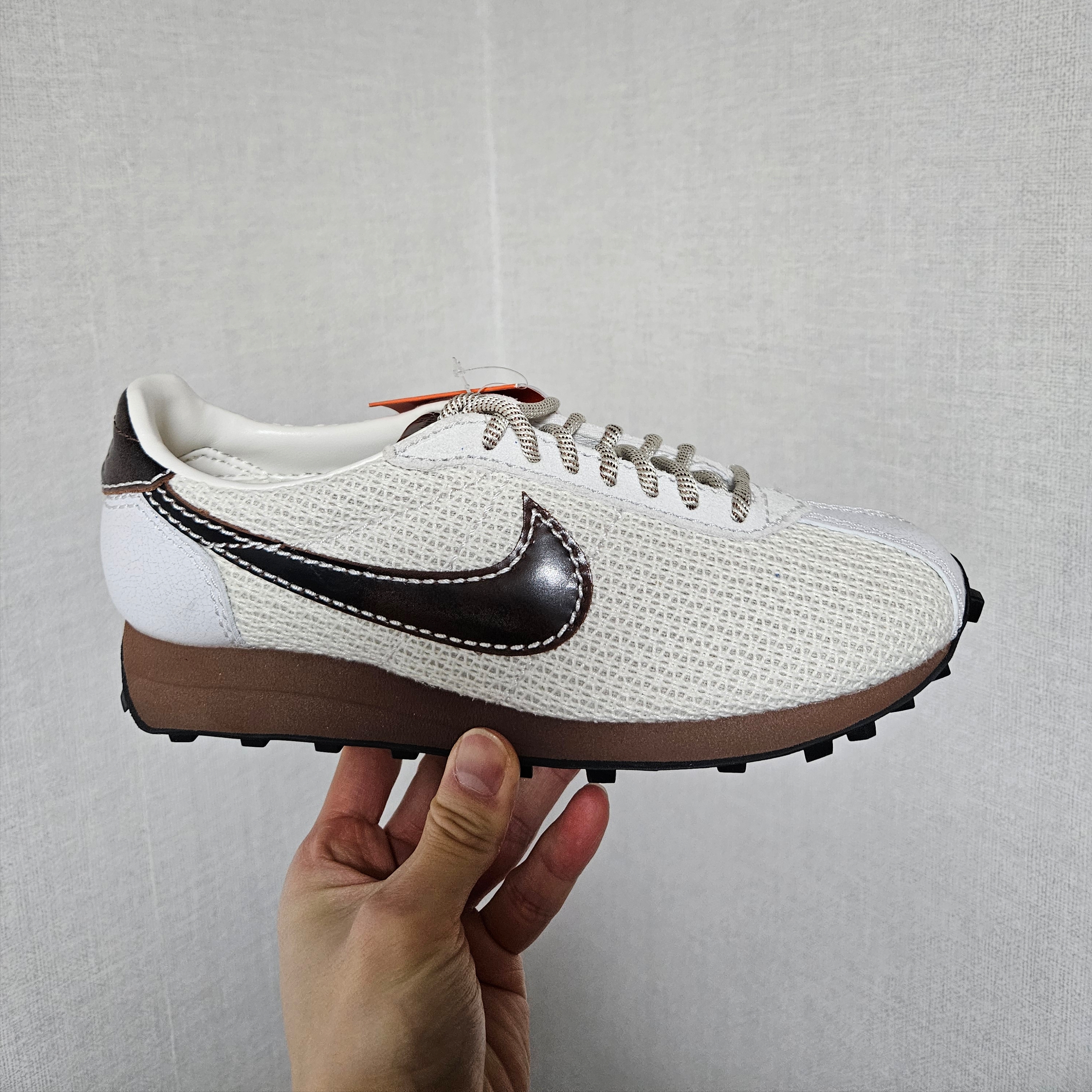 Nike LD-1000 Soft Pearl Black 착용 스타일
