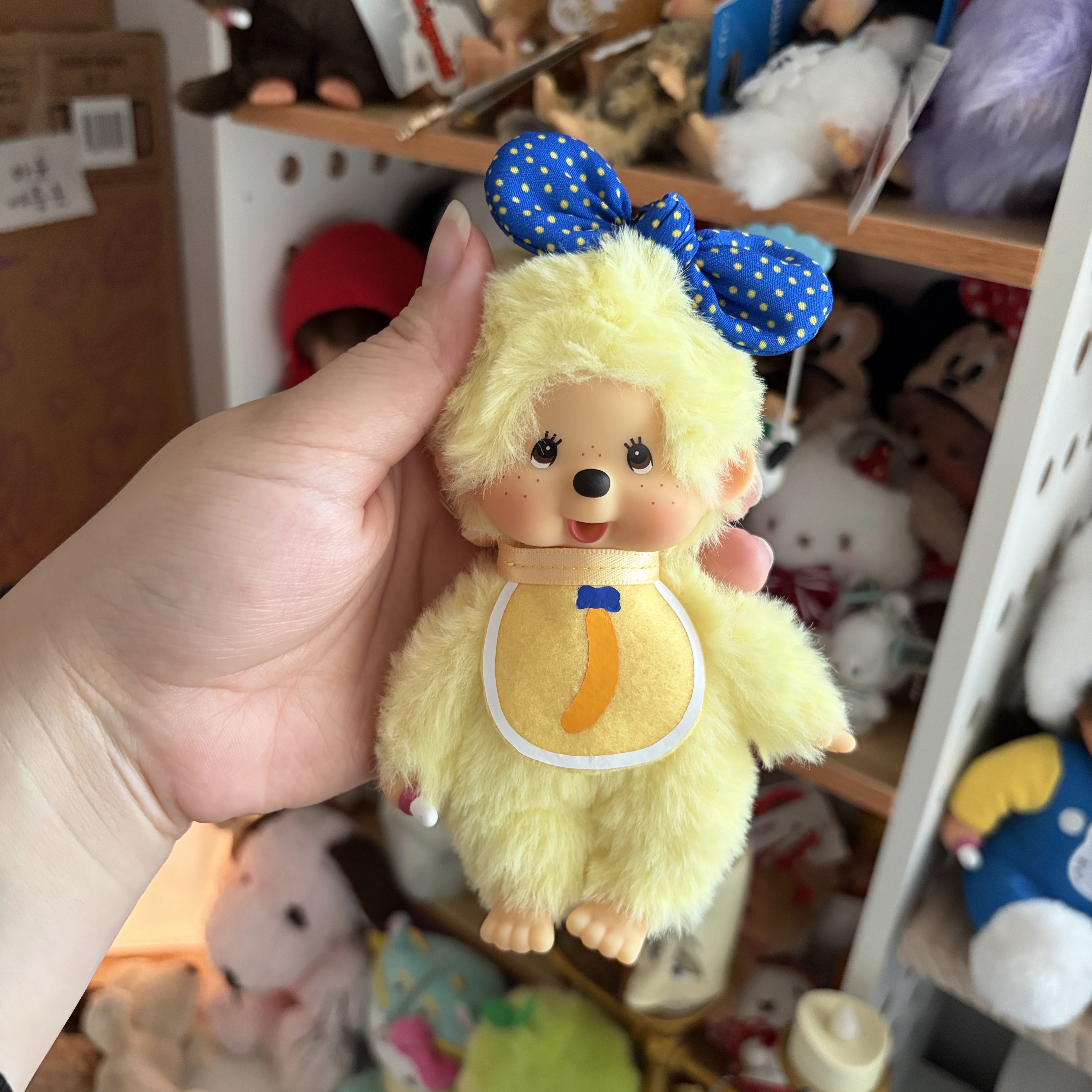 Monchhichi COLORS Keychain Yellow 착용 스타일
