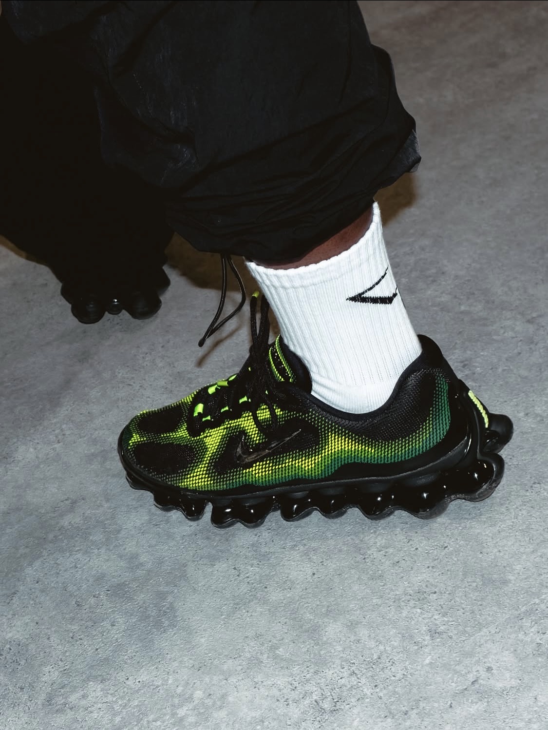Nike Air Liquid Max Radiant Green and Green Apple 착용 스타일 - 2