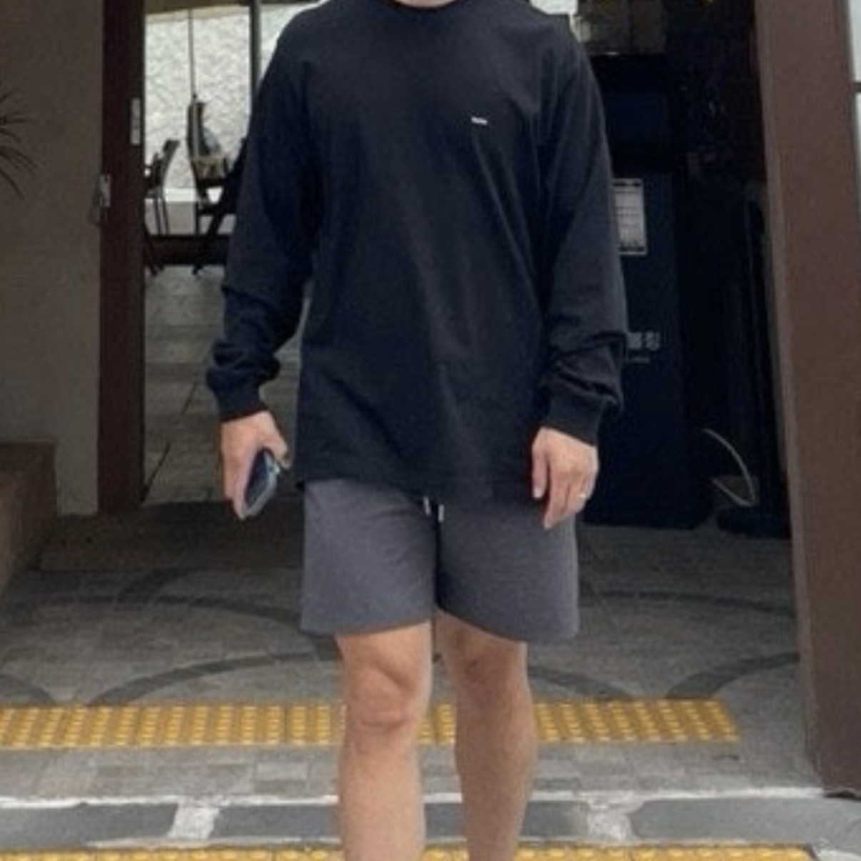 Supreme Small Box L/S T-Shirt Black - 26SS 착용 스타일