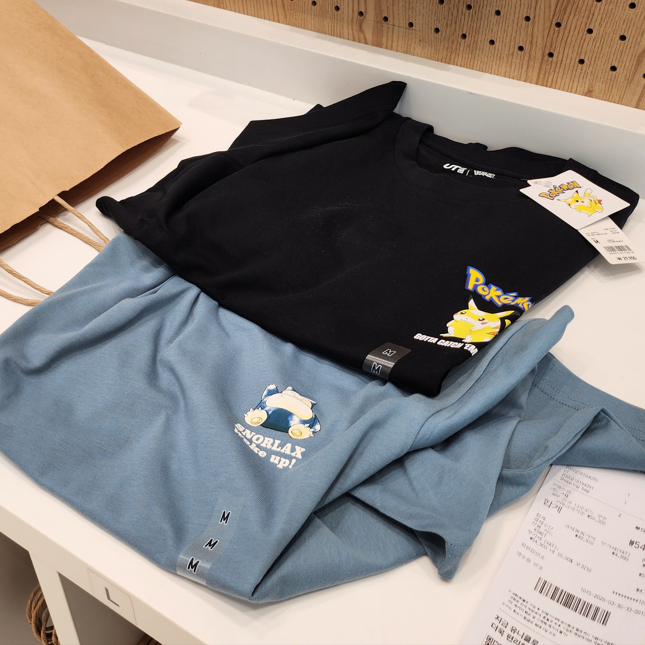 Uniqlo UT x Pokemon Graphhic T-Shirt 1B Black, Uniqlo UT x Pokemon Graphhic T-Shirt 1C Blue 착용 스타일 - 1