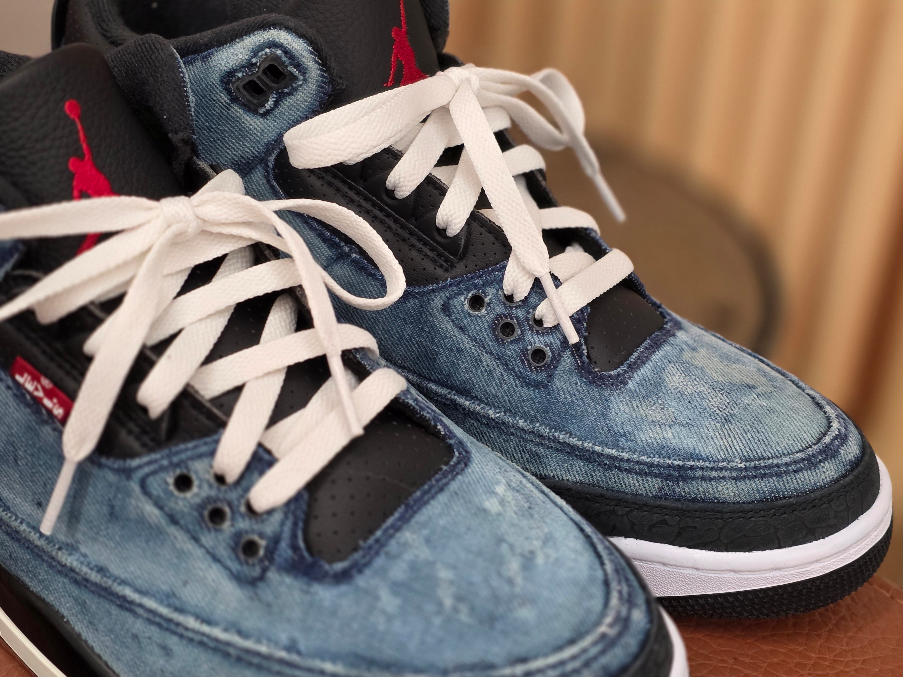 Jordan 3 x Levi’s Indigo and Gym Red 착용 스타일 - 5