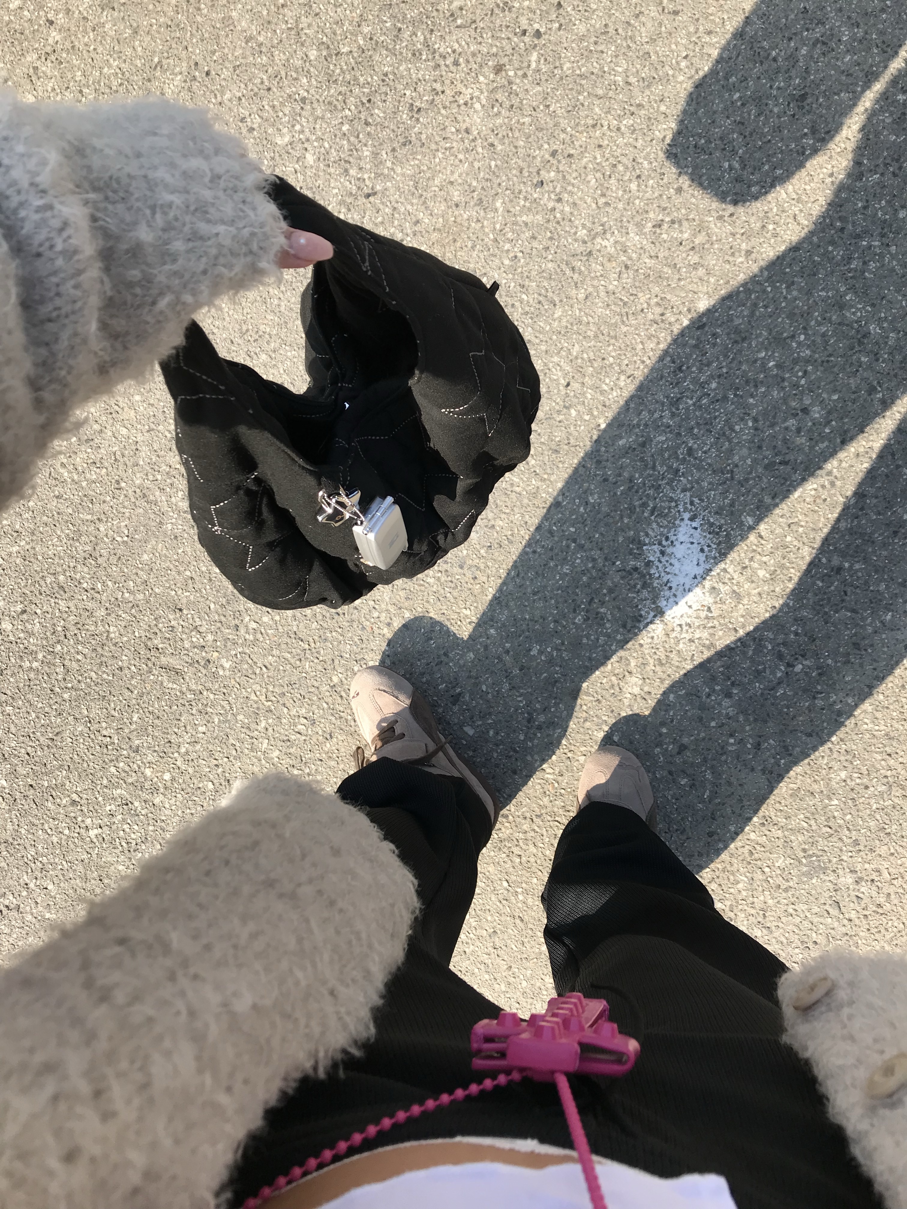 OJOS Starquilt padded Hobo Bag / Black, OJOS Starquilt padded Hobo Bag / Grey 착용 스타일