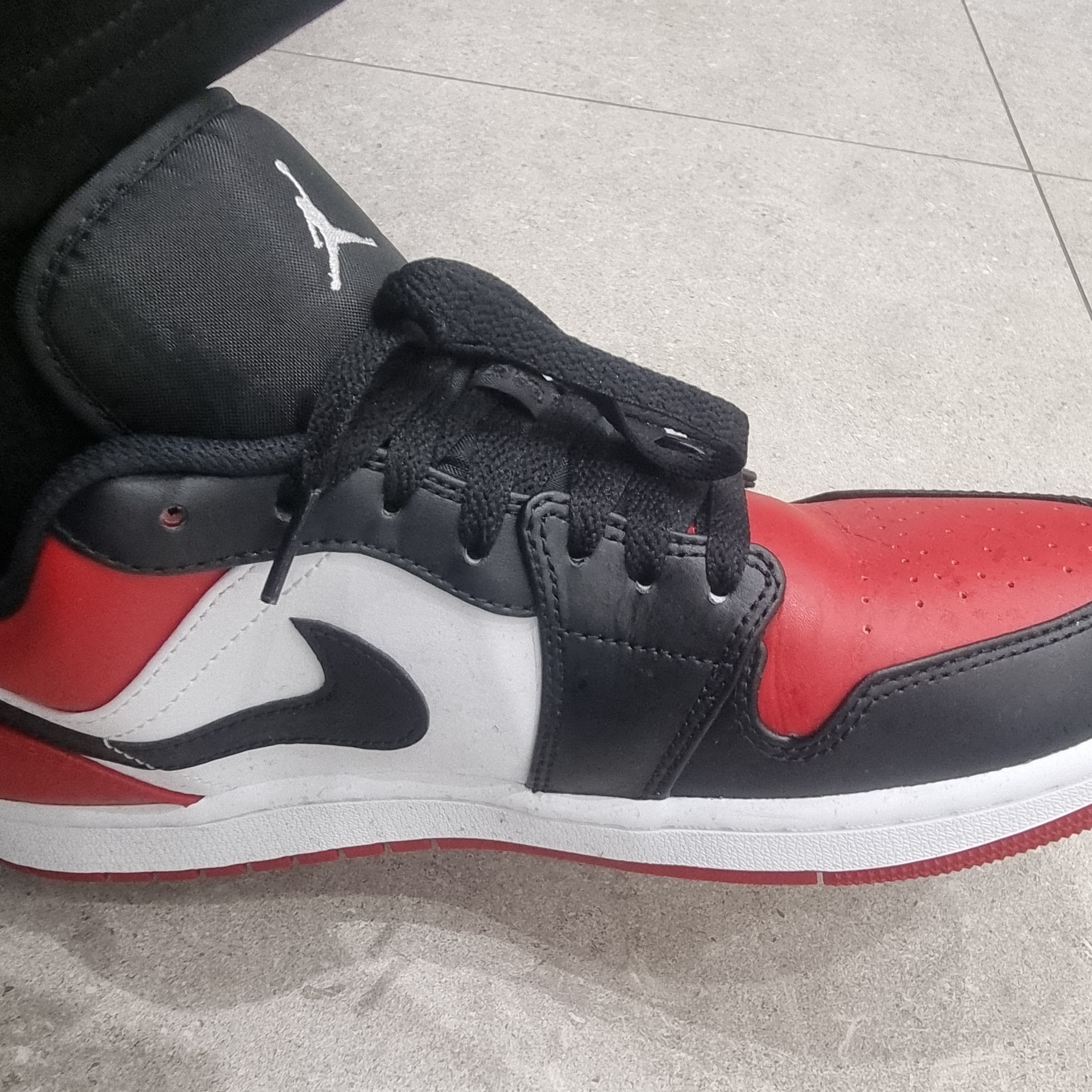 Jordan 1 Low Bred Toe 착용 스타일 - 2