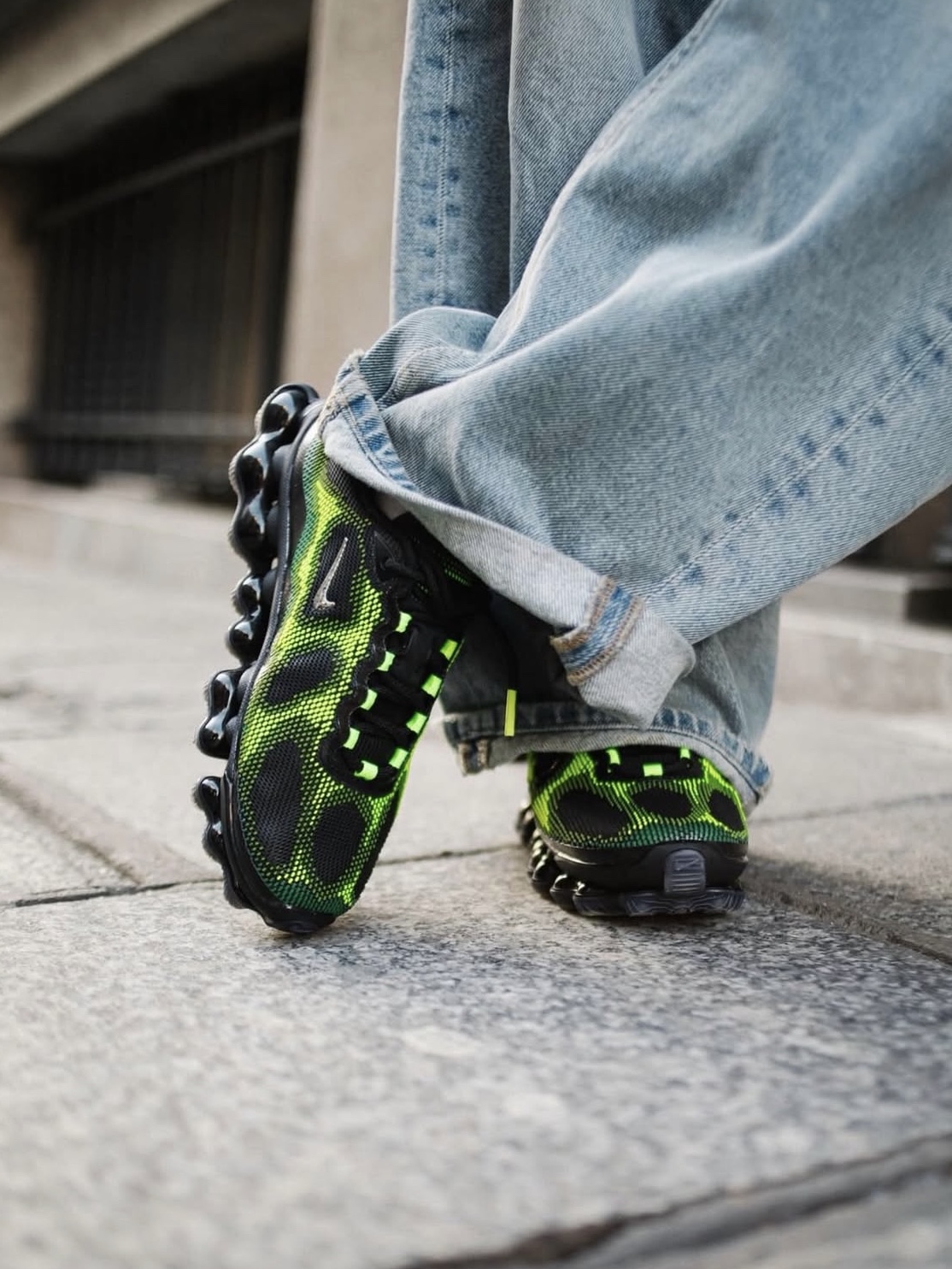 Nike Air Liquid Max Radiant Green and Green Apple 착용 스타일 - 4