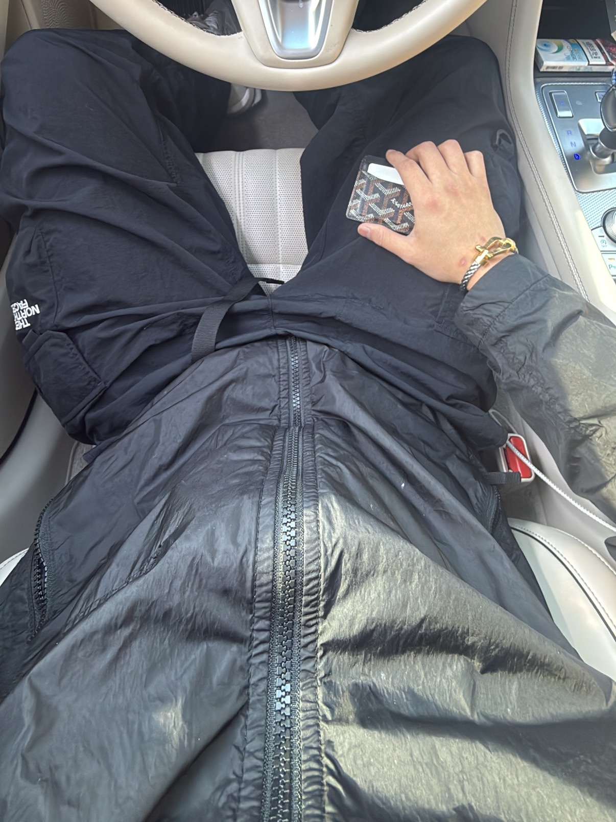 The North Face Vesti Pants Black - 25SS, Stone Island 40522 Crinkle Reps Nylon Garment Dyed Hooded Jacket Black - 23SS 착용 스타일 - 2