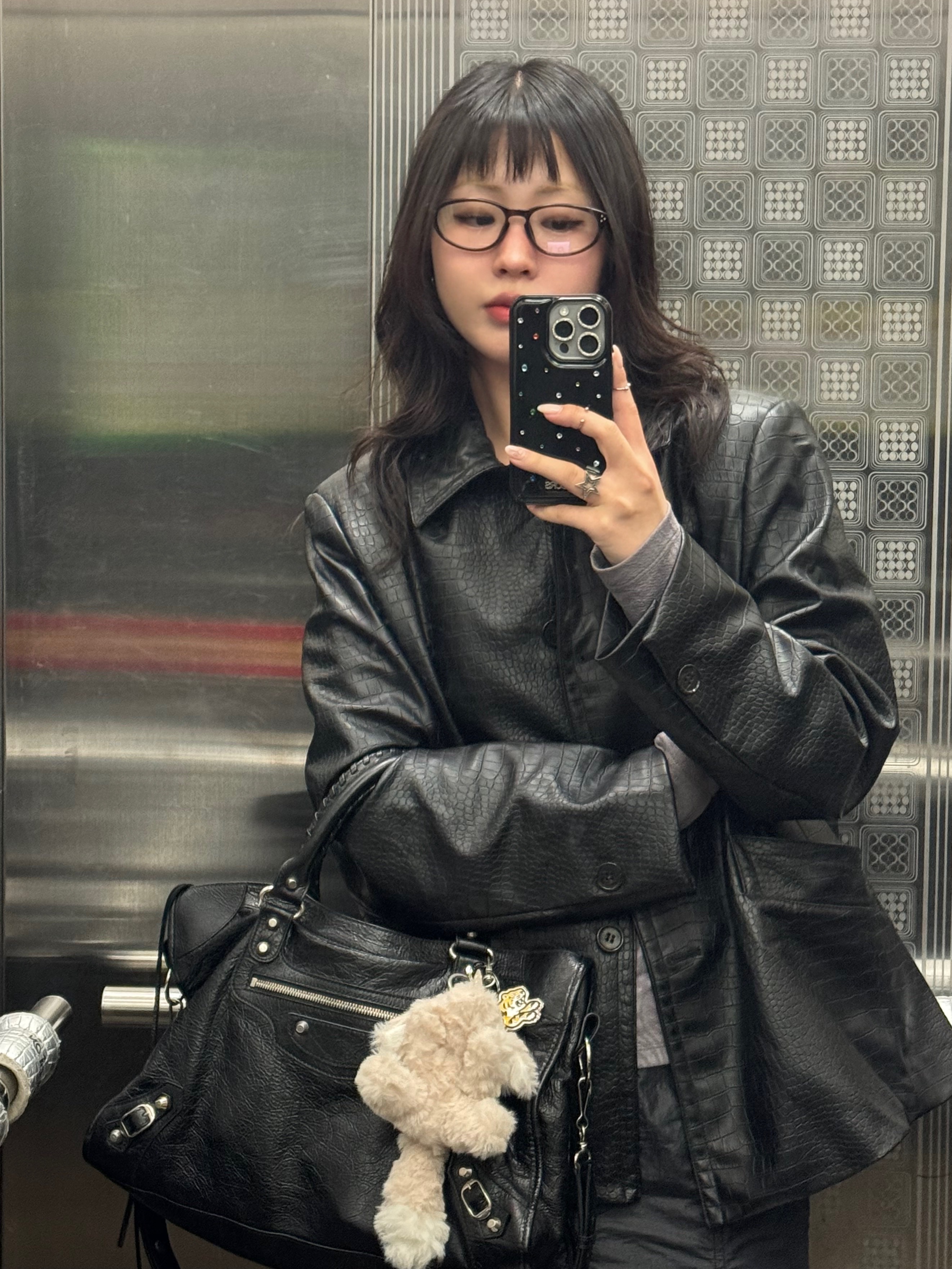 Balenciaga Le City Medium Bag Black Silver 착용 스타일