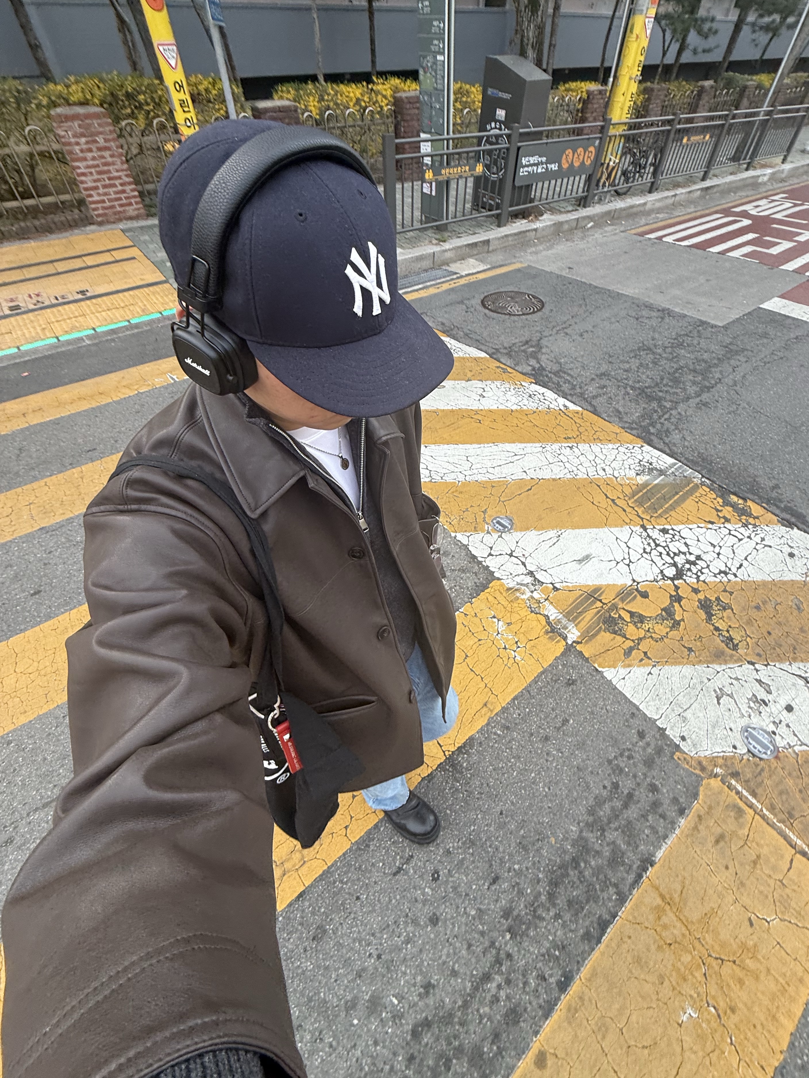 Marshall Major V Black (Korean Ver.), New Era 59Fifty MLB Authentic New York Yankees Game Navy 착용 스타일 - 1
