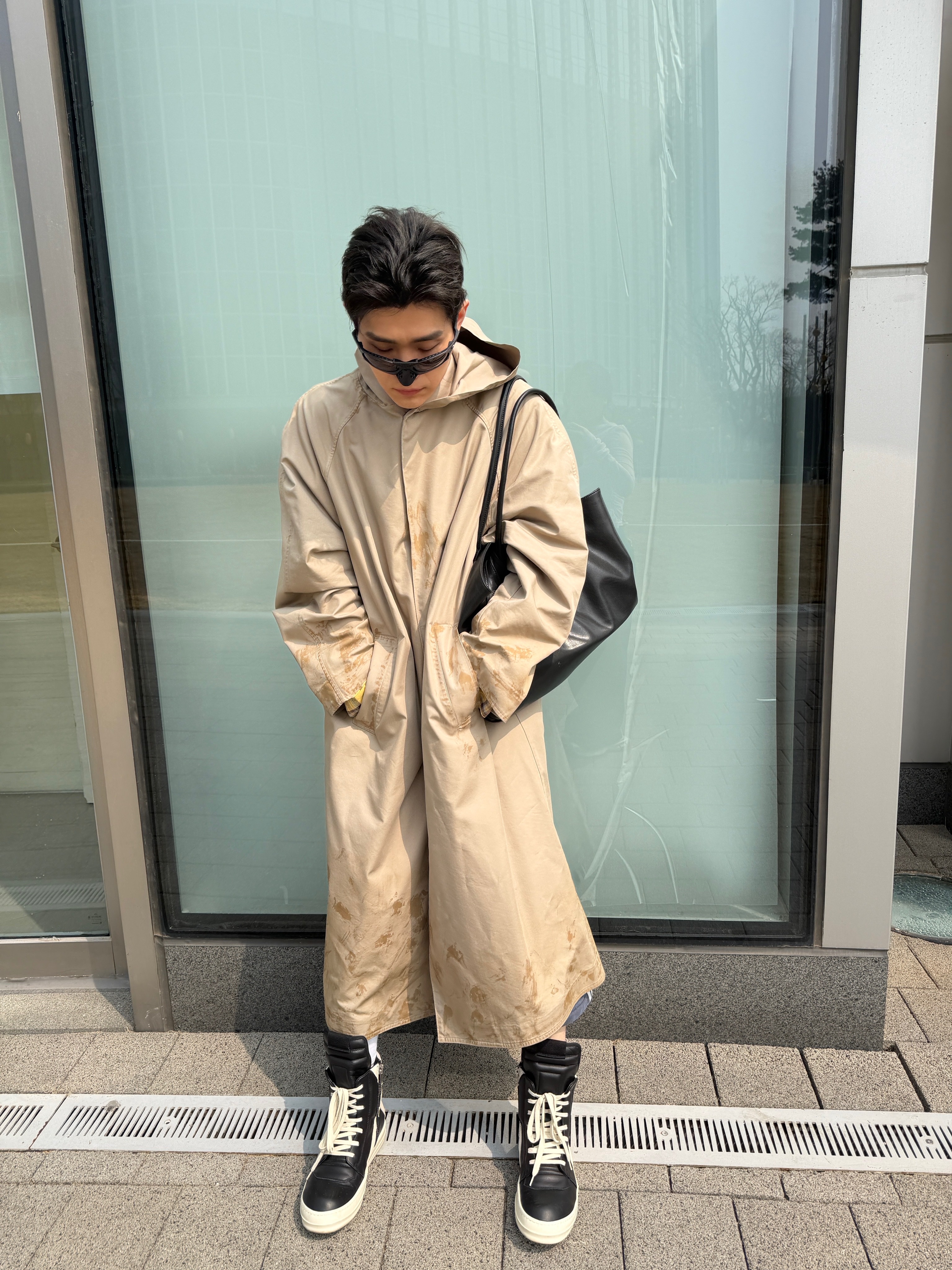 Nonnod Nomad Hooded Parka Washed Beige, Oakley Plantaris Matte Black Frame Prizm Grey Lenses Regular Universal Fit 착용 스타일 - 2