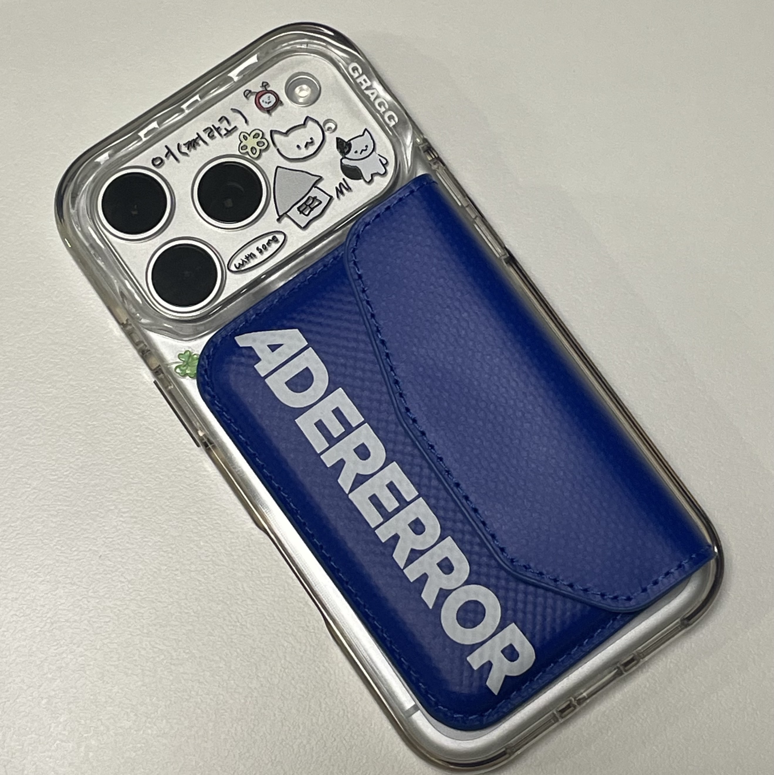 Ader Error Standic Magsafe Wallet Z-Blue 착용 스타일