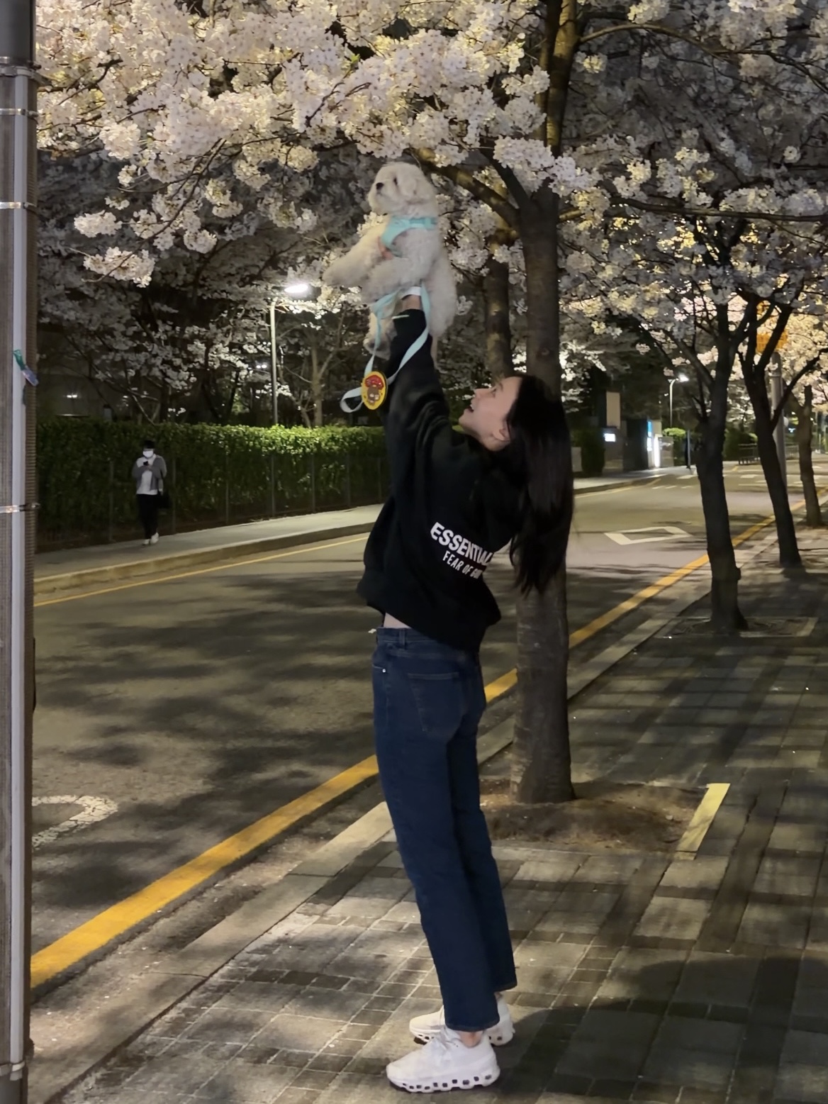 Essentials Classic Hoodie Jet Black - 25SS, (W) Toteme Twisted Seam Denim Dark Blue 착용 스타일